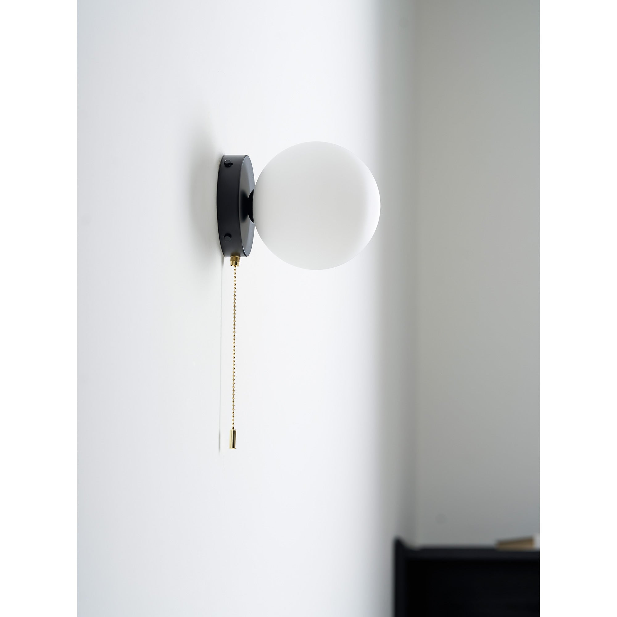 Glazen Wandlamp Scandinavisch Design met Ronde Bolkap Wit Glas G9 Fitting Compact & Modern Sfeervol voor Slaapkamer Hal | Sansoti