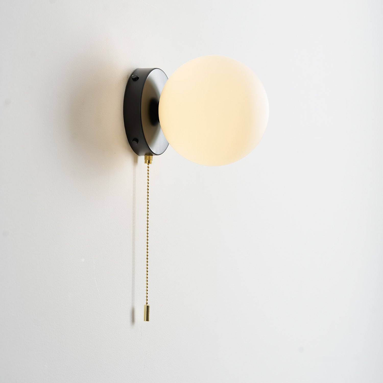 Glazen Wandlamp Scandinavisch Design met Ronde Bolkap Wit Glas G9 Fitting Compact & Modern Sfeervol voor Slaapkamer Hal | Sansoti