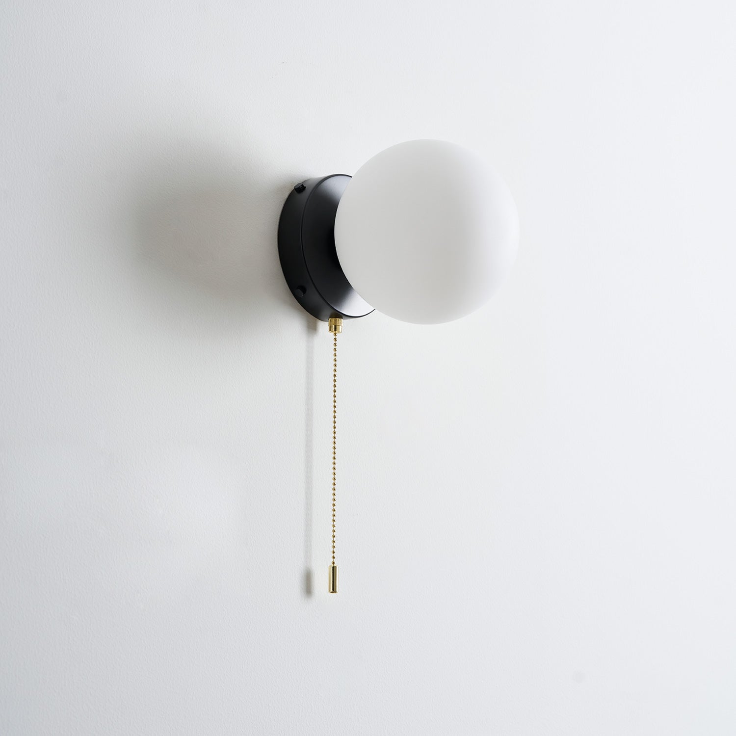 Glazen Wandlamp Scandinavisch Design met Ronde Bolkap Wit Glas G9 Fitting Compact & Modern Sfeervol voor Slaapkamer Hal | Sansoti