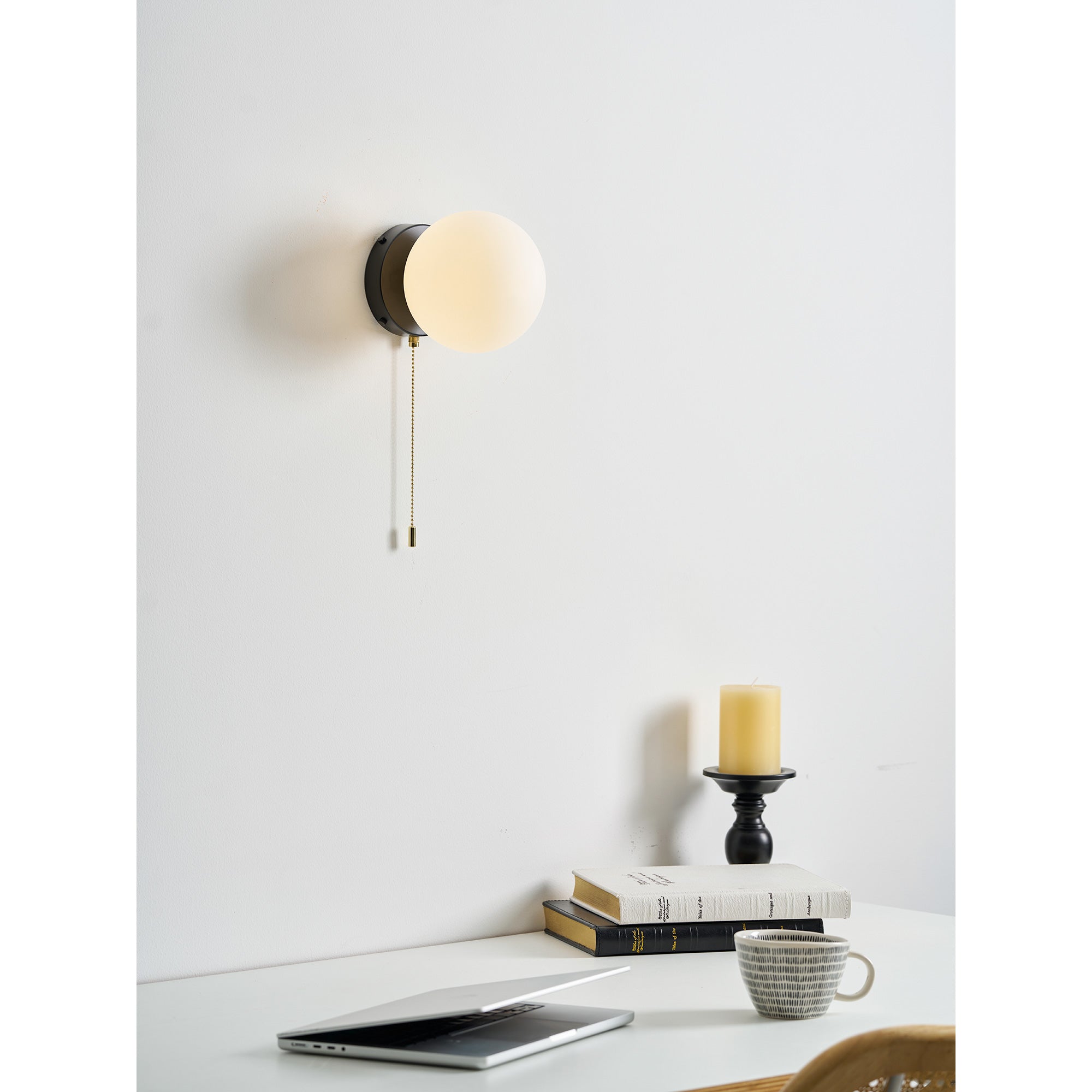 Glazen Wandlamp Scandinavisch Design met Ronde Bolkap Wit Glas G9 Fitting Compact & Modern Sfeervol voor Slaapkamer Hal | Sansoti