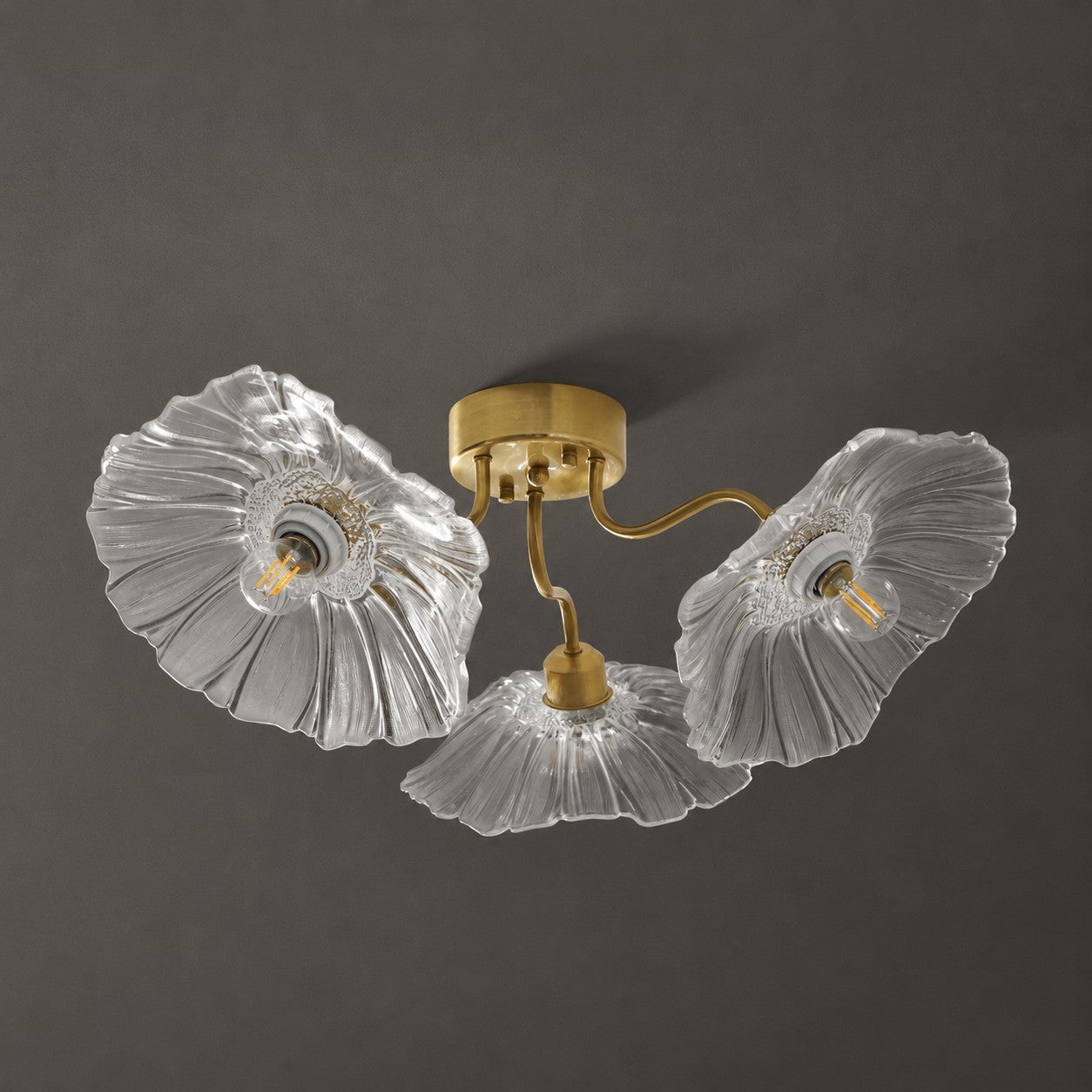 Glazen Plafondlamp met Bladmotief – 3, 5 of 6 Lichtpunten – Gouden Armatuur met Helder of Roze Matglas | Sansoti