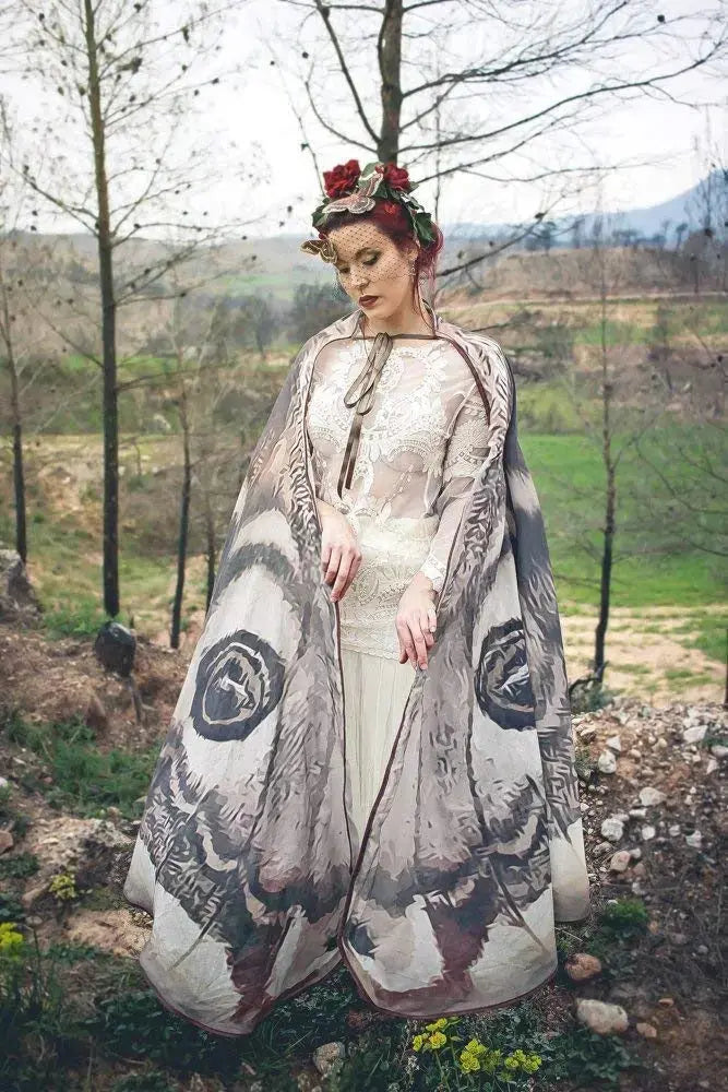 Nachtvlinder Cape Grey Moth – Elegante Vleugelomhang voor Creatieve Momenten | Sansoti