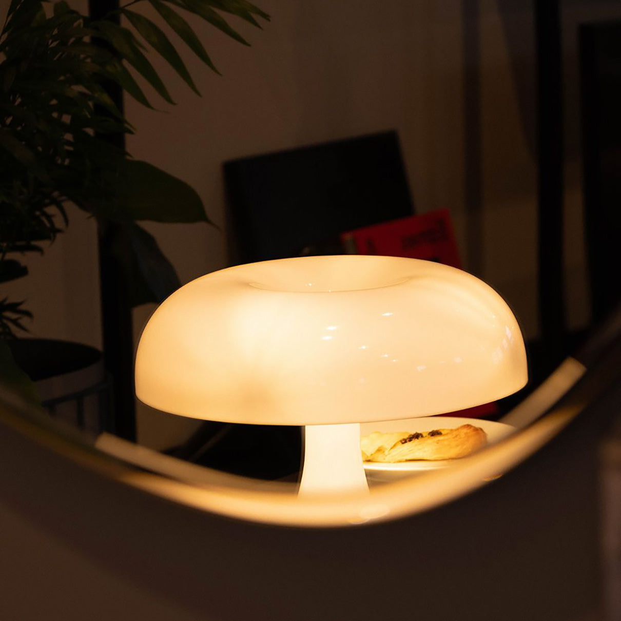 Paddenstoelvormige Tafellamp met 4 Lichtbronnen en Gedimde Retro Sfeer | Sansoti