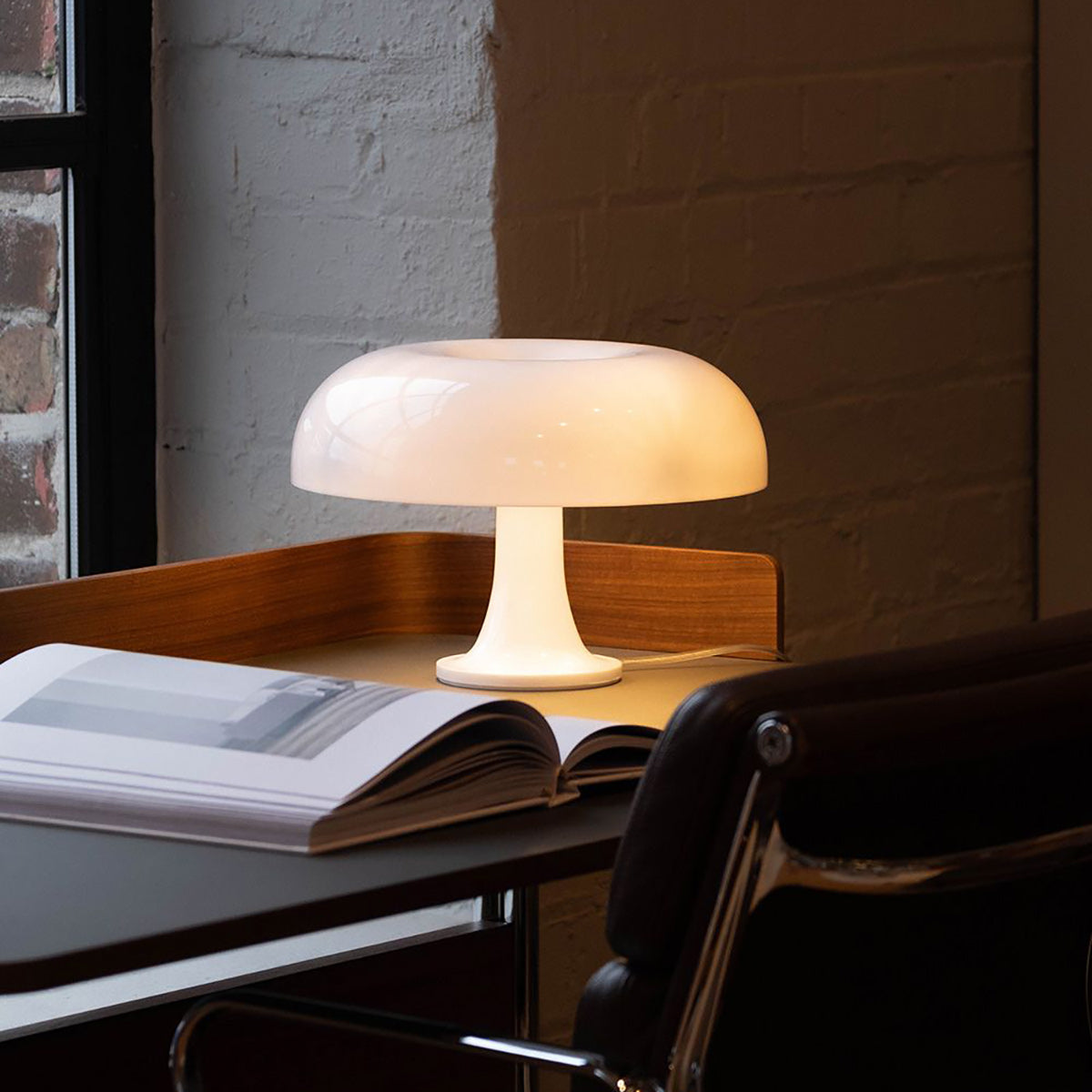 Paddenstoelvormige Tafellamp met 4 Lichtbronnen en Gedimde Retro Sfeer | Sansoti