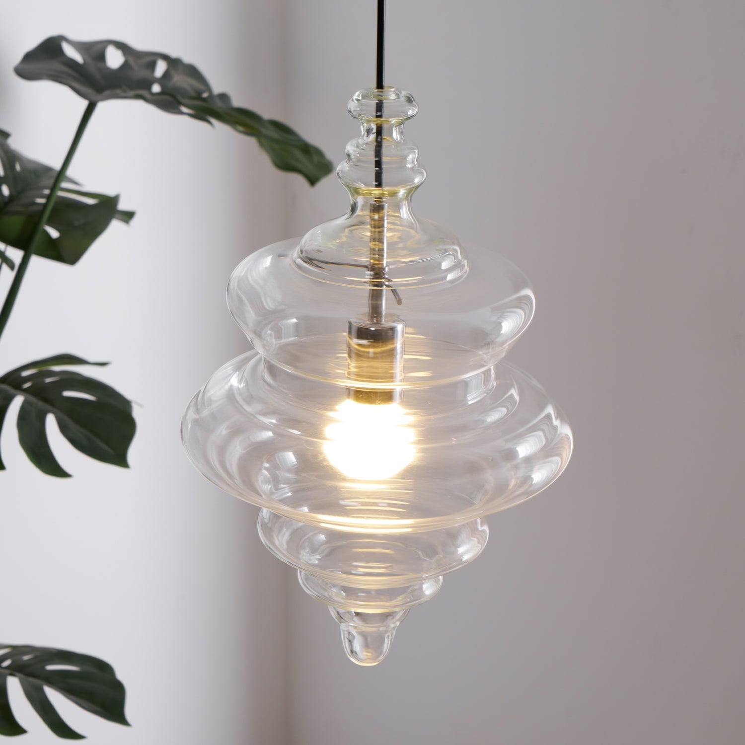 Hanglamp Geïnspireerd op Metropolitan Opera met Vloeiende Silhouet – Handgemaakt Glas in Transparant, Opaal of Amber – Verstelbare Draad 150 cm | Sansoti