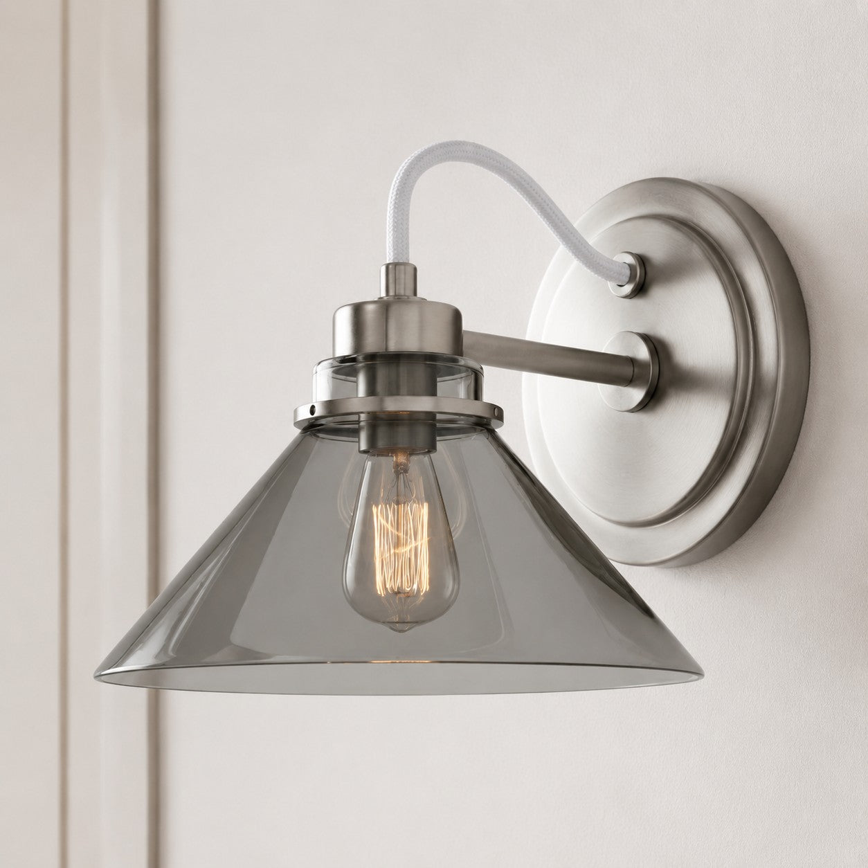 Globe Wandlamp met Gebogen Arm – Moderne Industriële Verlichting voor Badkamer, Slaapkamer en Gang | Sansoti