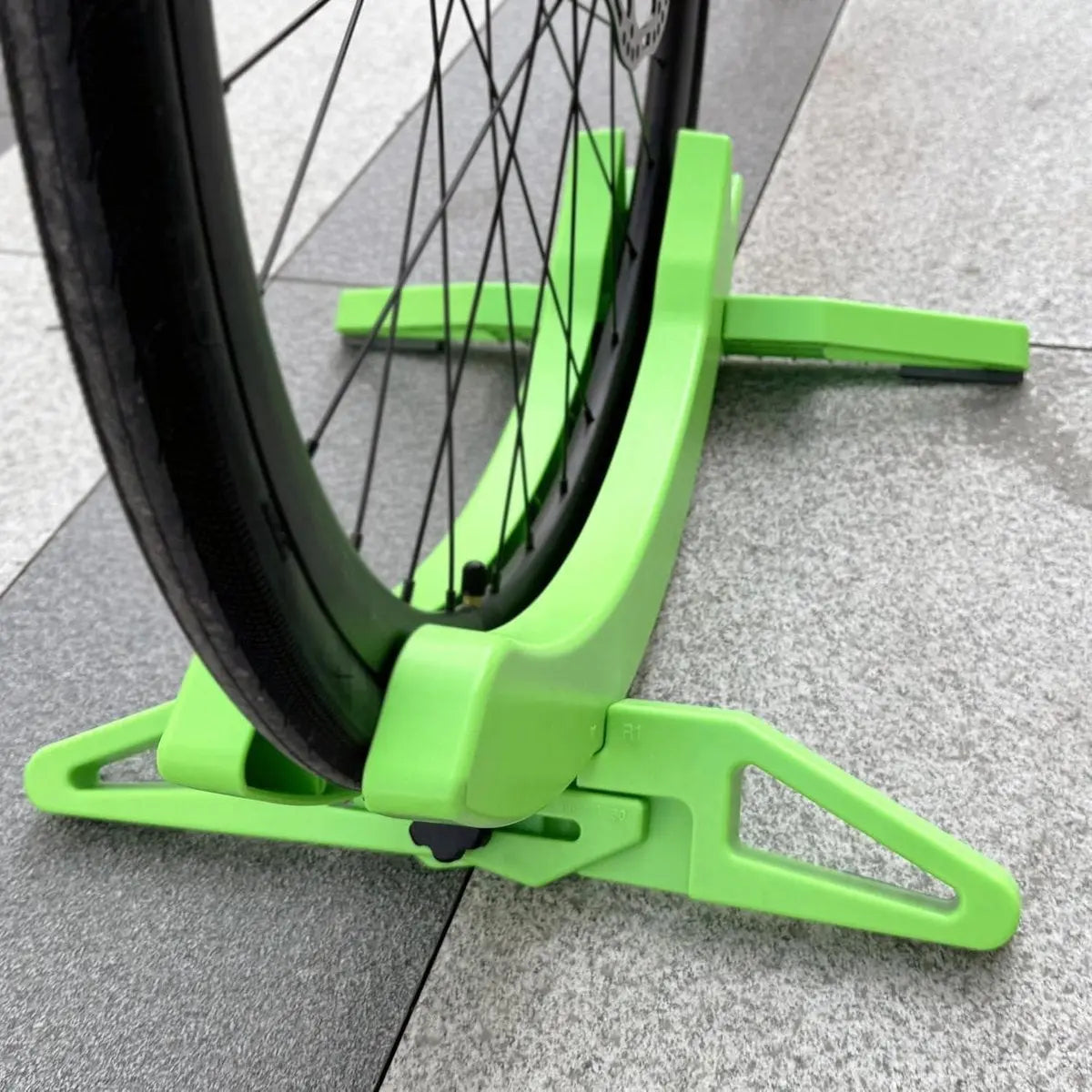 Fietsstandaard ABS Kunststof 54x40cm Bandbreedte 30-80mm Vloerstandaard Garage Kelder Binnen Fiets Parkeren Antislip Zwart Groen | Sansoti