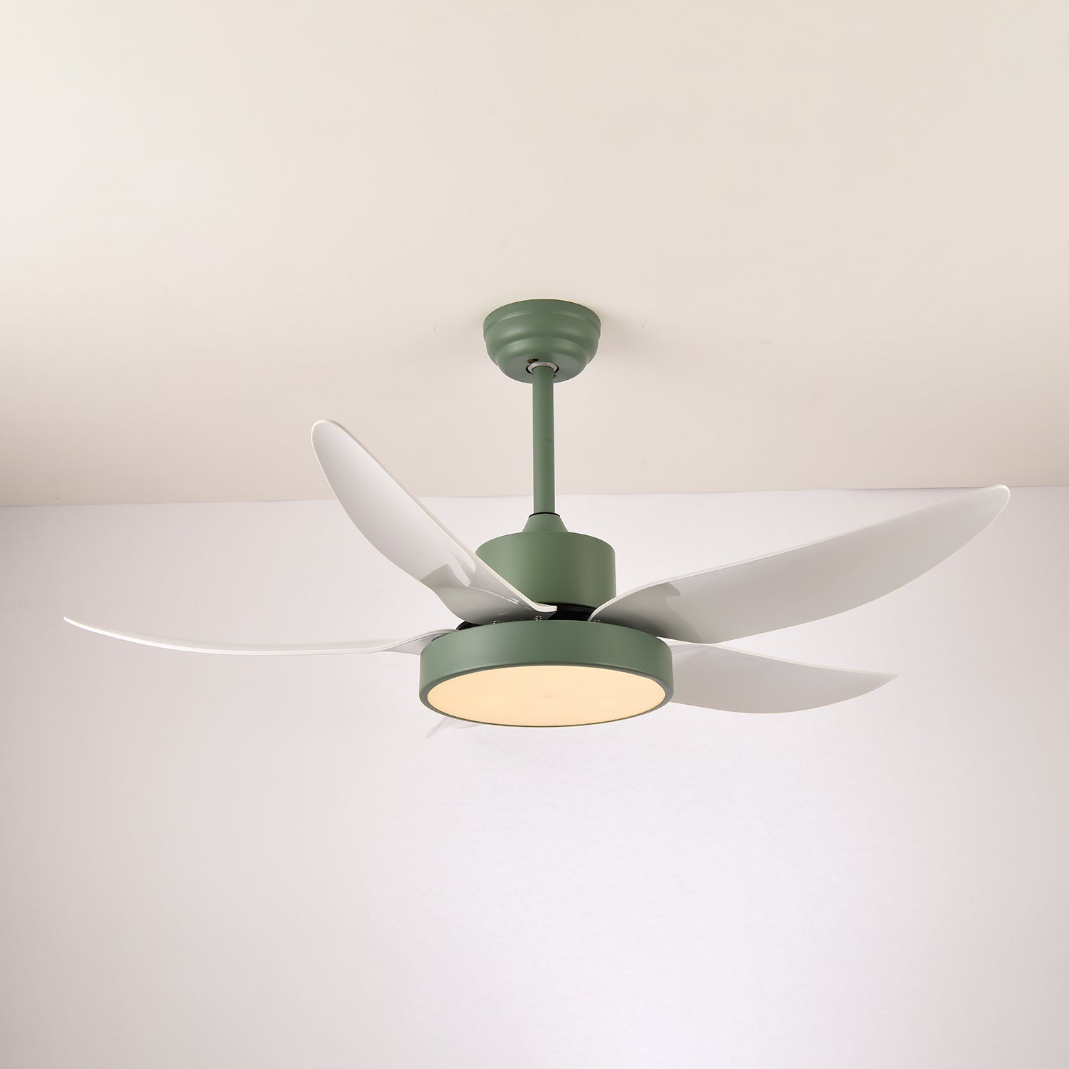 Ventilateur de plafond moderne Auron avec éclairage LED intégré | Silencieux & élégant | Sansoti