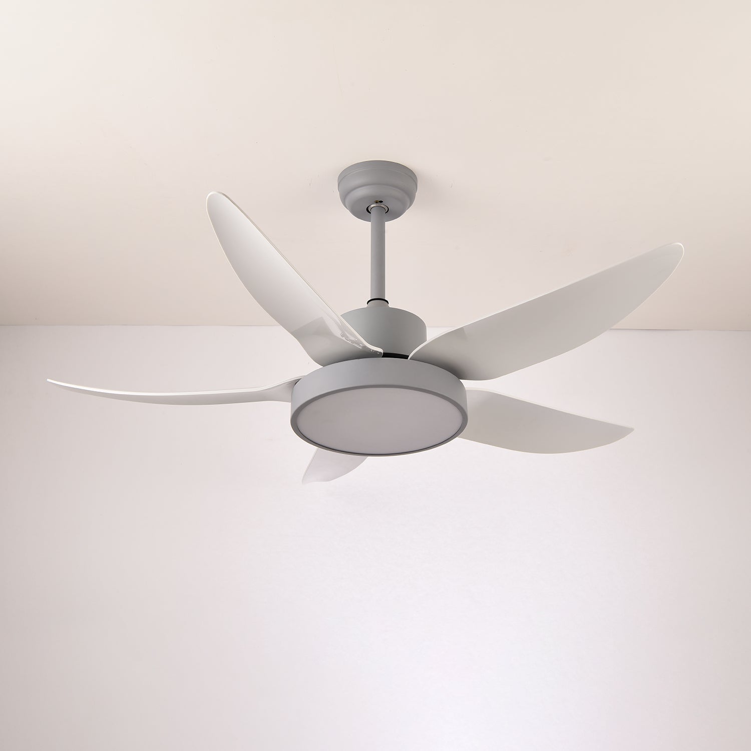 Ventilateur de plafond moderne Auron avec éclairage LED intégré | Silencieux & élégant | Sansoti