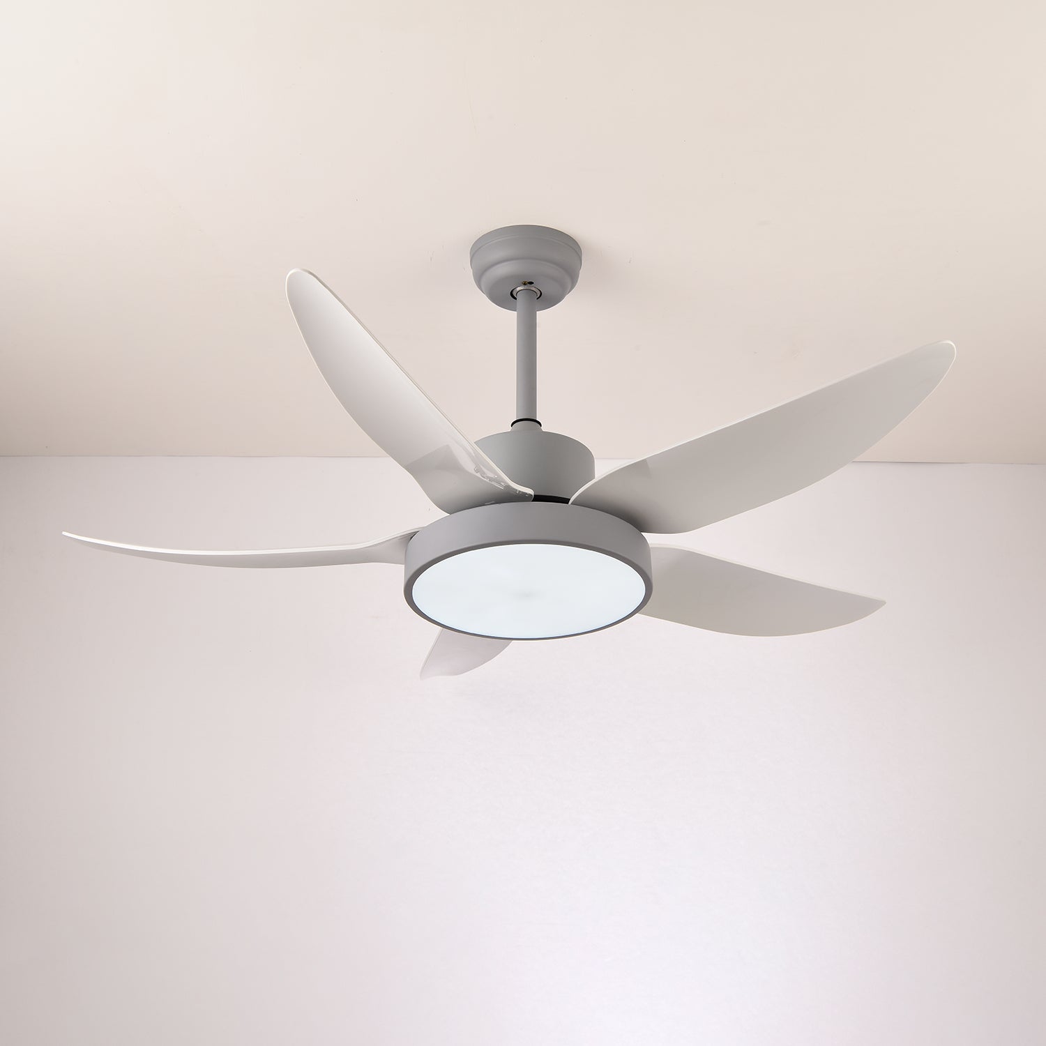 Ventilateur de plafond moderne Auron avec éclairage LED intégré | Silencieux & élégant | Sansoti