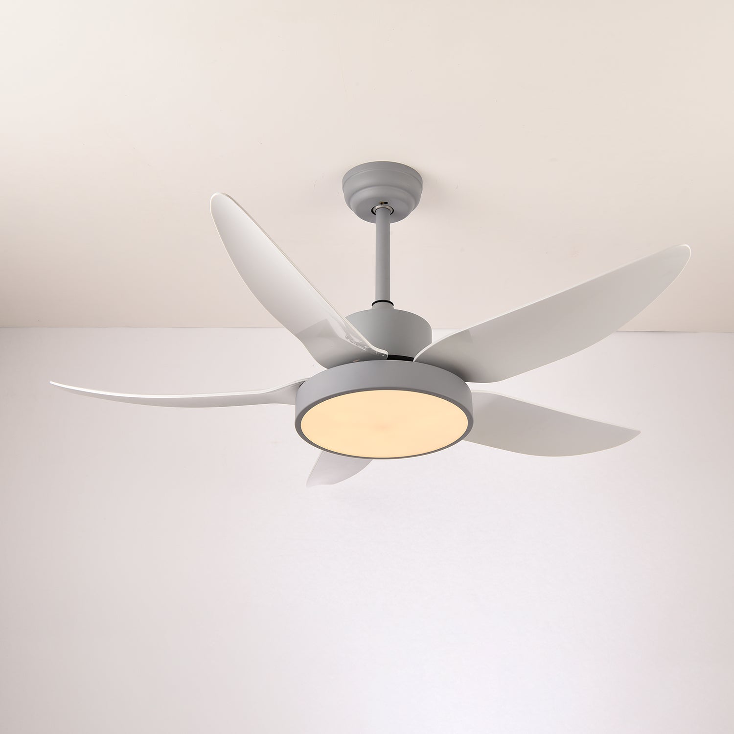Ventilateur de plafond moderne Auron avec éclairage LED intégré | Silencieux & élégant | Sansoti