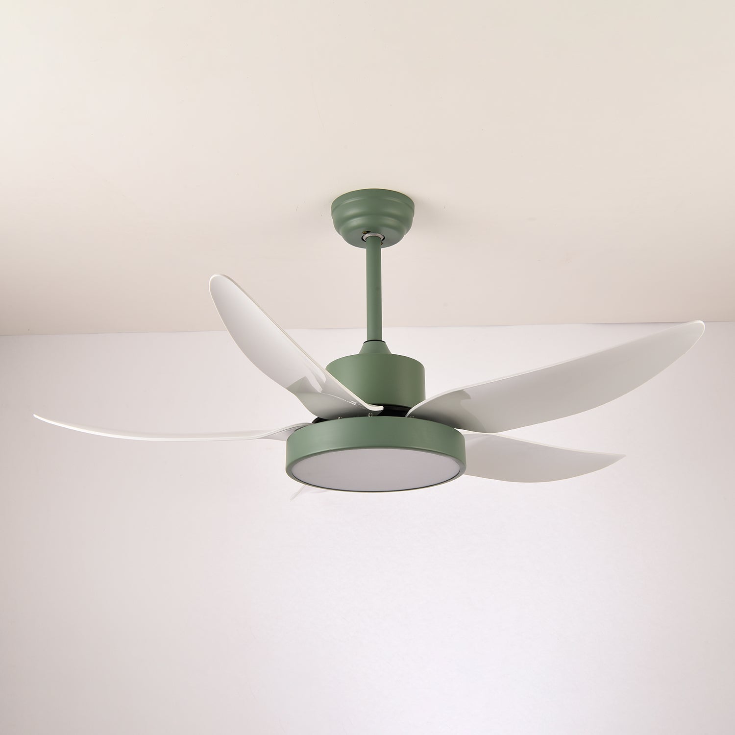 Ventilateur de plafond moderne Auron avec éclairage LED intégré | Silencieux & élégant | Sansoti