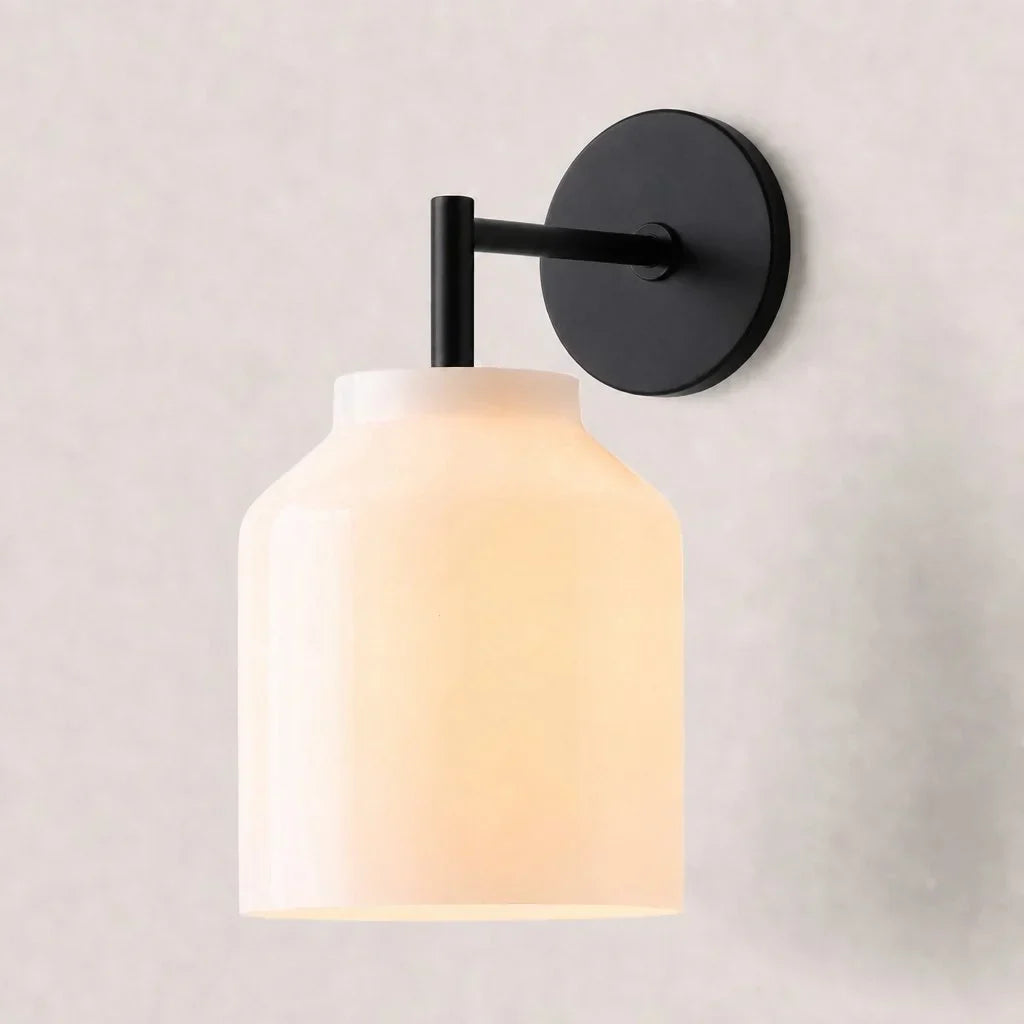 Wandlamp met Melkglazen Kap en Metalen Accenten Minimalistisch Design Sfeerlamp Hal Gang Slaapkamer | Sansoti