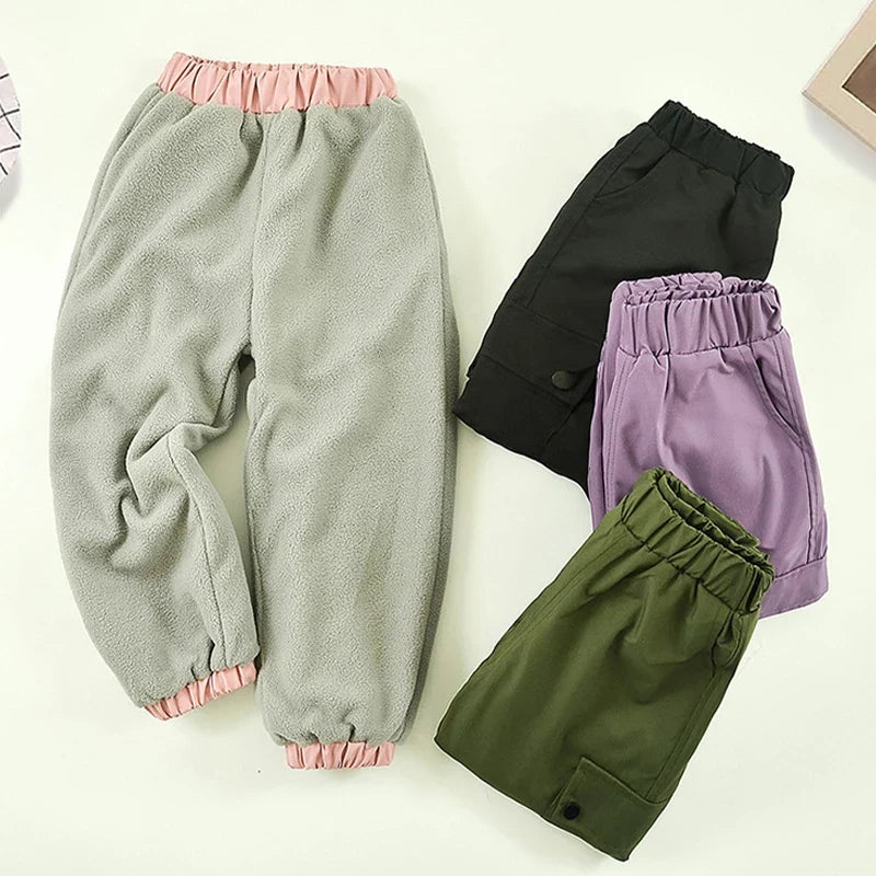 Gefütterte Winterhose für Kinder mit Fleece-Innenfutter und wasserabweisender Außenschicht, warme Outdoorbekleidung | Sansoti
