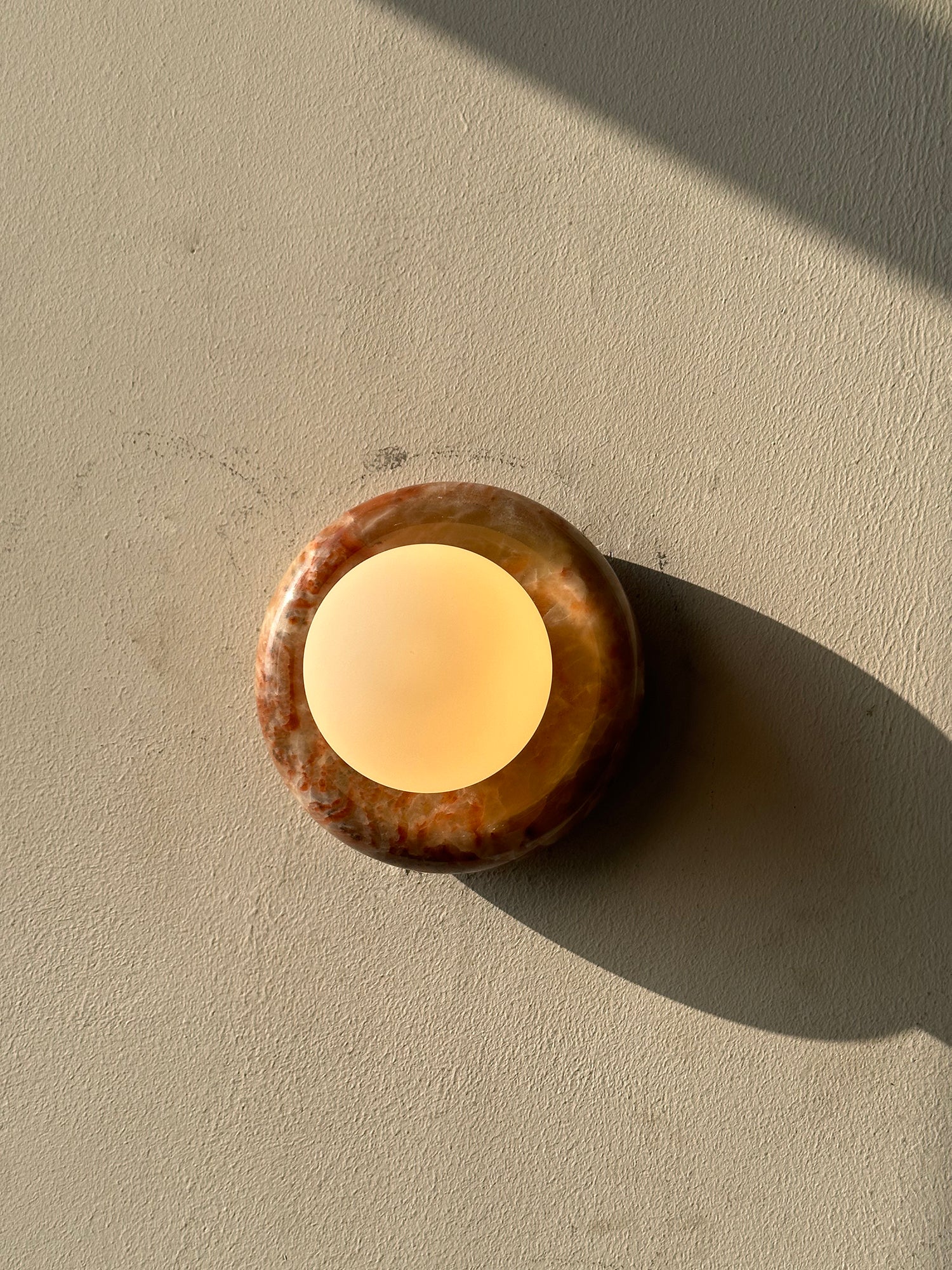Runde Jade-Wandleuchte mit Glasschirm – Luxuriöse Naturstein-Designleuchte 14 cm | Restfield