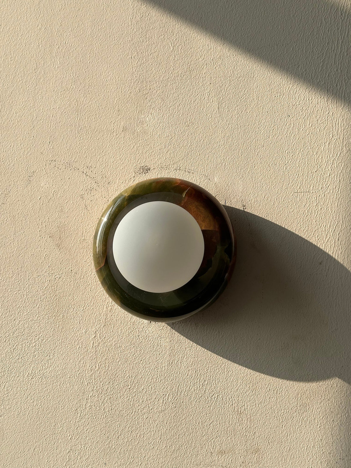 Jade Wandleuchte mit Glasschirm 14 cm Milchglas G9-Fassung Innenbeleuchtung Natursteindesign Stimmungsbeleuchtung | Sansoti