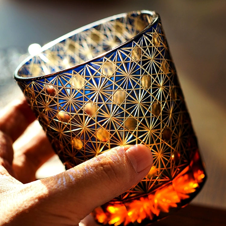 Handgeslepen Whiskeyglazen met Ster en Chrysant Patroon – Blauw Amber & Rood Amber – Inclusief Houten Doos | Sansoti