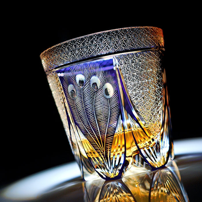 Handgeslepen Glazen Whiskyglas met Edel Pauwmotief – Incl. Houten Giftbox | Sansoti