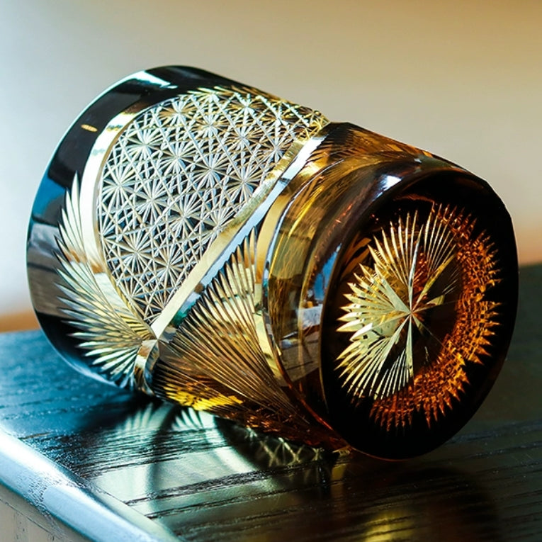 Verre à whisky Edo Kiriko Plume de grue Ambre Fait main Cristal japonais Boîte en bois | Restfield