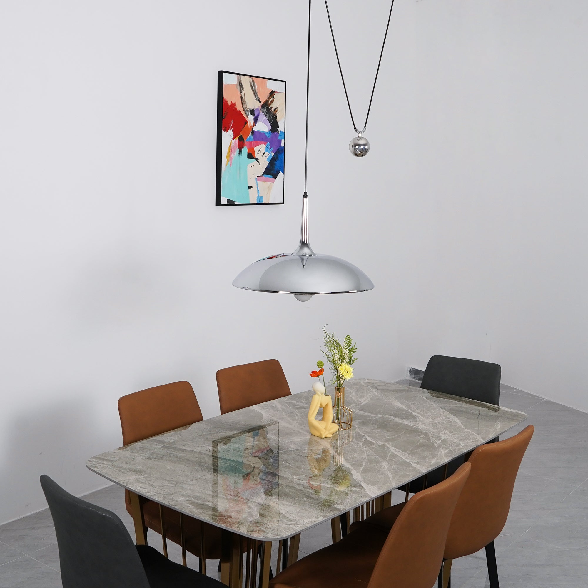 Verstelbare Hanglamp Onos – Hoogte-instelbaar met Tegengewichtbal – Chroom of Goud Metaal – Vintage 1970s Design – Retro Pendelverlichting voor Eettafel en Keukeneiland | Sansoti