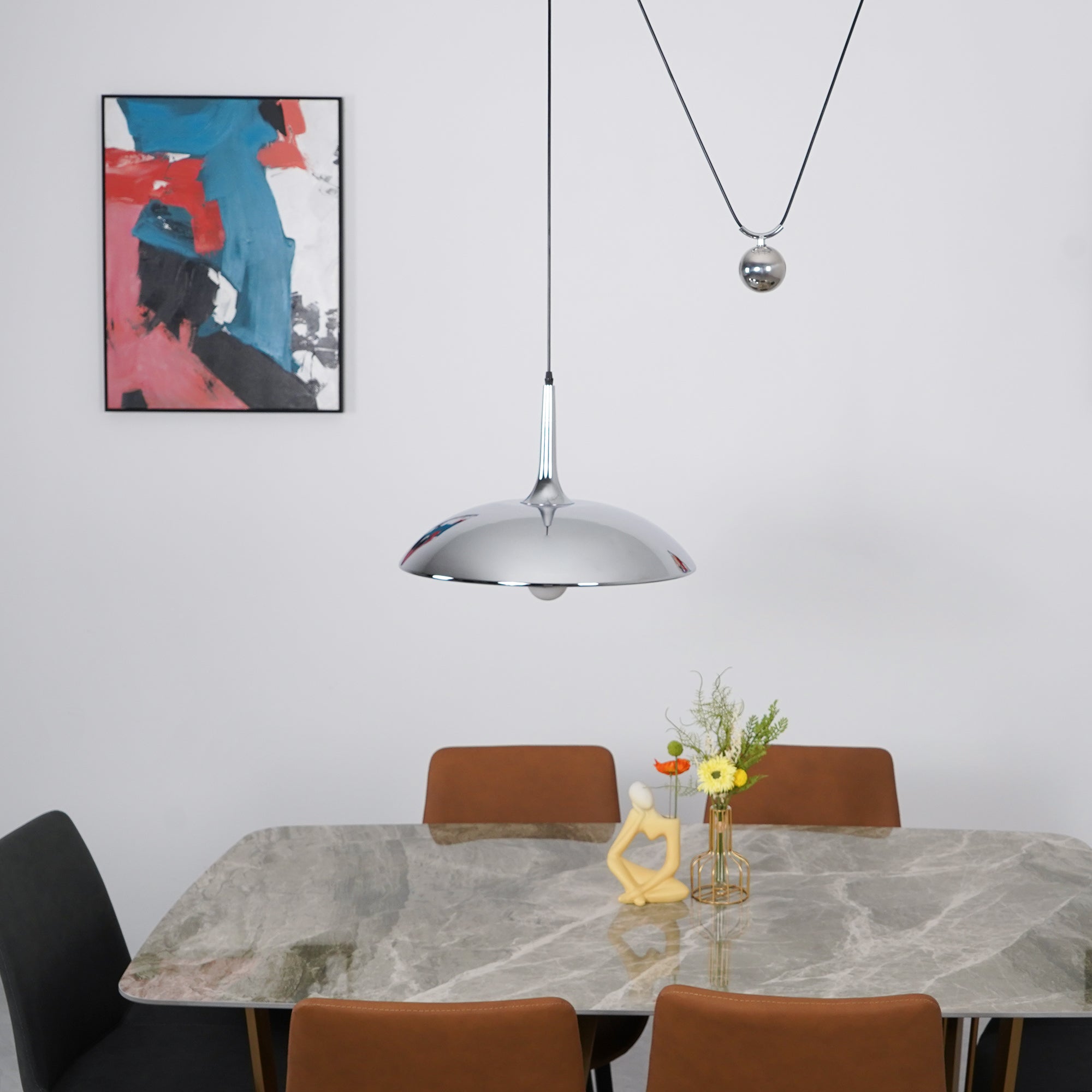 Verstelbare Hanglamp Onos – Hoogte-instelbaar met Tegengewichtbal – Chroom of Goud Metaal – Vintage 1970s Design – Retro Pendelverlichting voor Eettafel en Keukeneiland | Sansoti