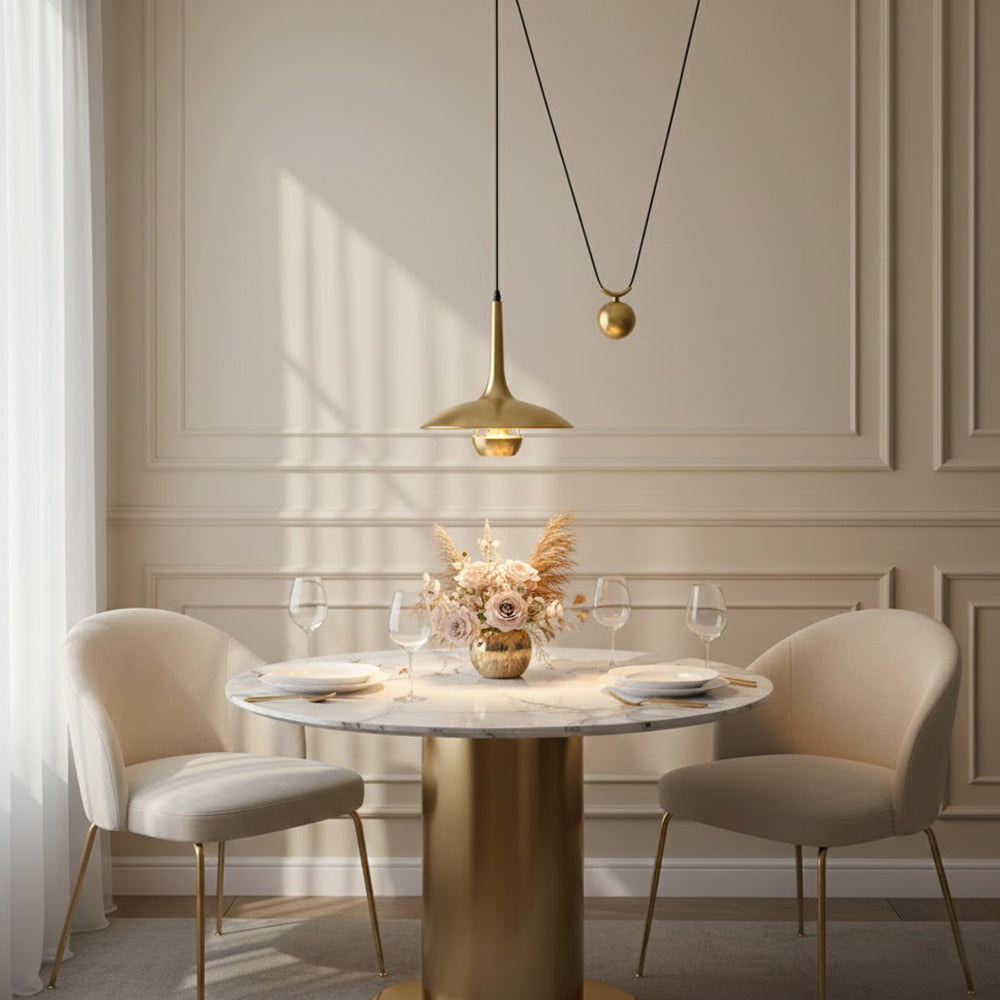 Verstelbare Hanglamp Onos – Hoogte-instelbaar met Tegengewichtbal – Chroom of Goud Metaal – Vintage 1970s Design – Retro Pendelverlichting voor Eettafel en Keukeneiland | Sansoti