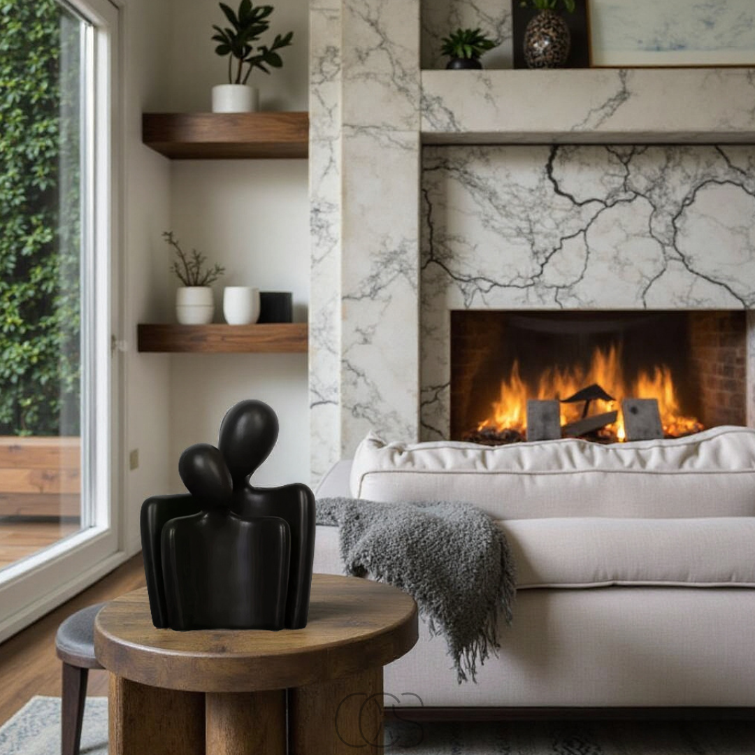 Keramisch omhelzingsbeeld zwart wit minimalistisch decoratief sculptuur liefde verbondenheid cadeau woonkamer | Sansoti