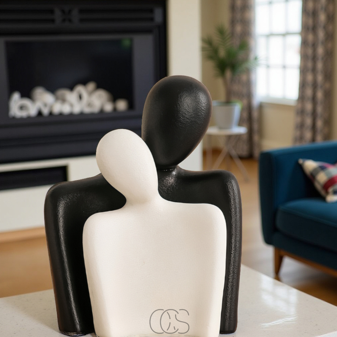 Keramisch omhelzingsbeeld zwart wit minimalistisch decoratief sculptuur liefde verbondenheid cadeau woonkamer | Sansoti