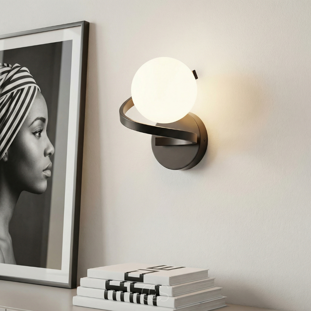 Wandlamp Matglas met Metalen Ring Zwart Spatwaterdicht IP44 Modern Design voor Hal Slaapkamer en Badkamer | Sansoti