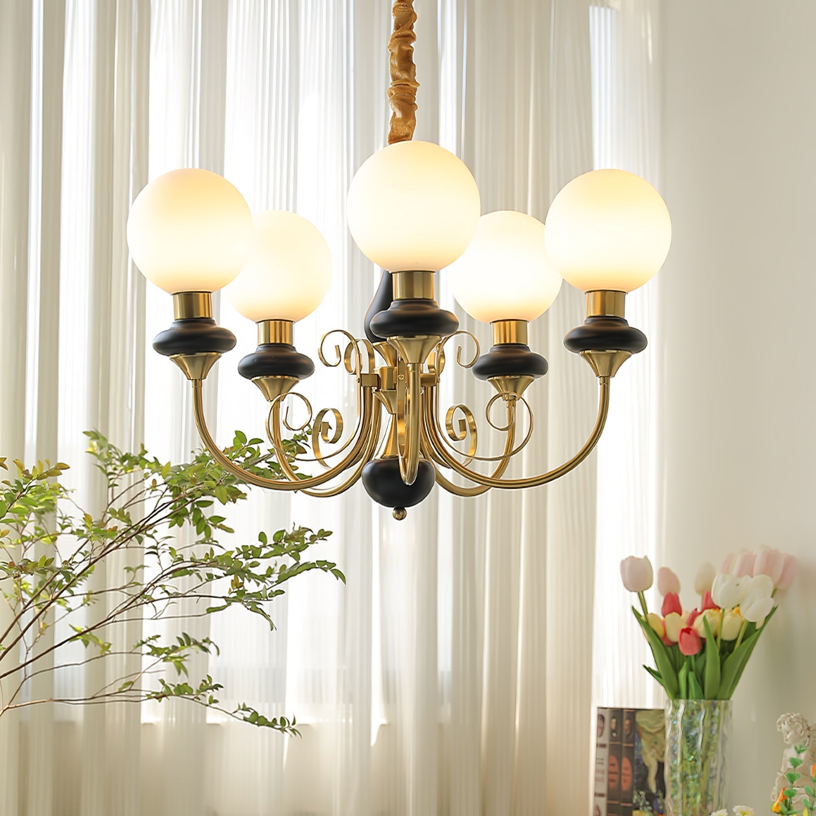Kroonluchter met Groene Glazen Kappen en Gouden of Zwarte Afwerking – Luxe Hanglamp in 3, 5 of 8 Lichtpunten | Sansoti