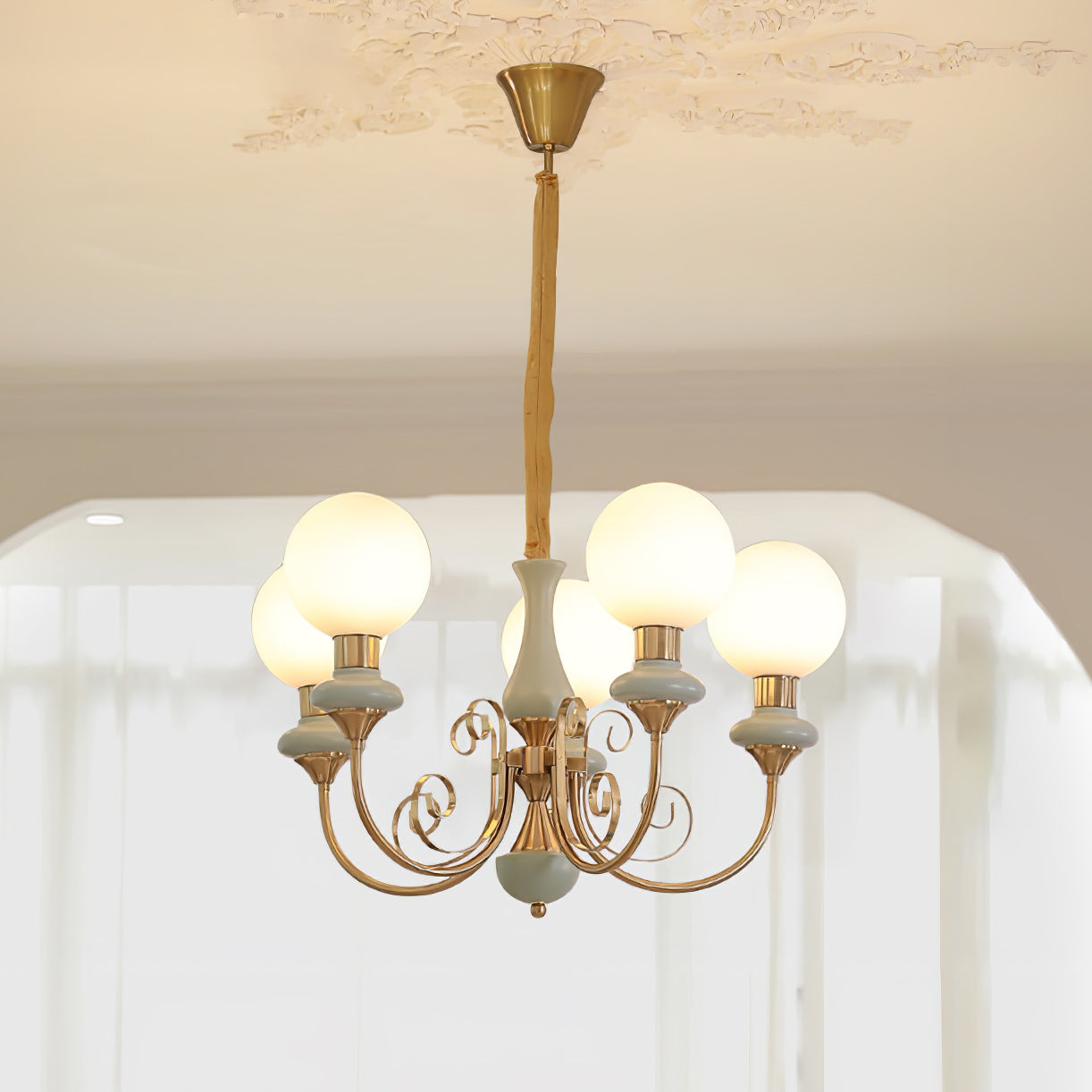 Kroonluchter met Groene Glazen Kappen en Gouden of Zwarte Afwerking – Luxe Hanglamp in 3, 5 of 8 Lichtpunten | Sansoti