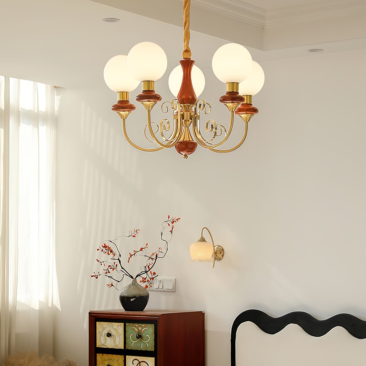 Kroonluchter met Groene Glazen Kappen en Gouden of Zwarte Afwerking – Luxe Hanglamp in 3, 5 of 8 Lichtpunten | Sansoti