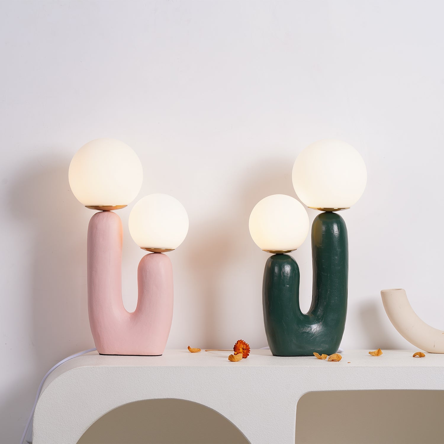 Tafellamp met Harsbehuizing en G9-Fitting – Keramische Oo-Collectielamp in Wit, Roze, Groen of Terra Cotta | Sansoti