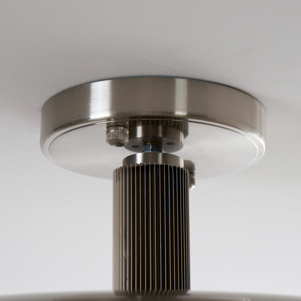Plafondlamp met handgeblazen glazen kap en gestructureerde metalen rozet – warm sfeerlicht voor woonkamer, slaapkamer en entree | Sansoti