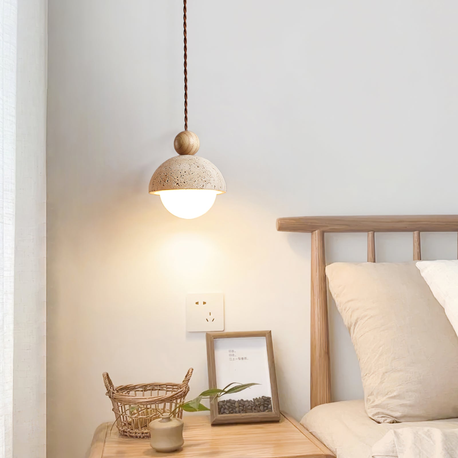 Design Pendelleuchte aus Travertin und Glas – Moderne Beleuchtung mit warmem Licht | Restfield