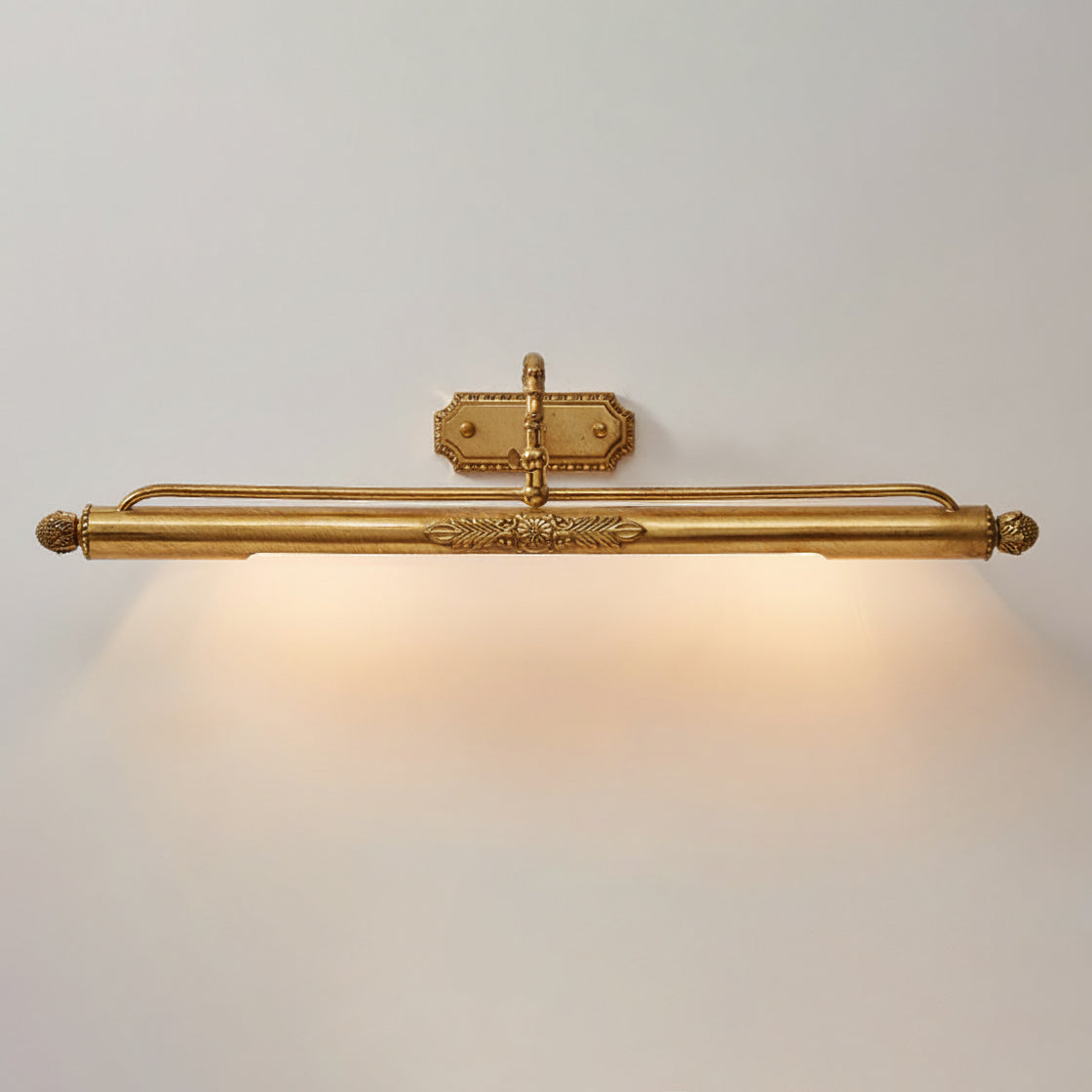 Messing Schilderij Wandlamp met Geïntegreerde Verlichting – Luxe Galerijverlichting in Antiek Messing | Sansoti