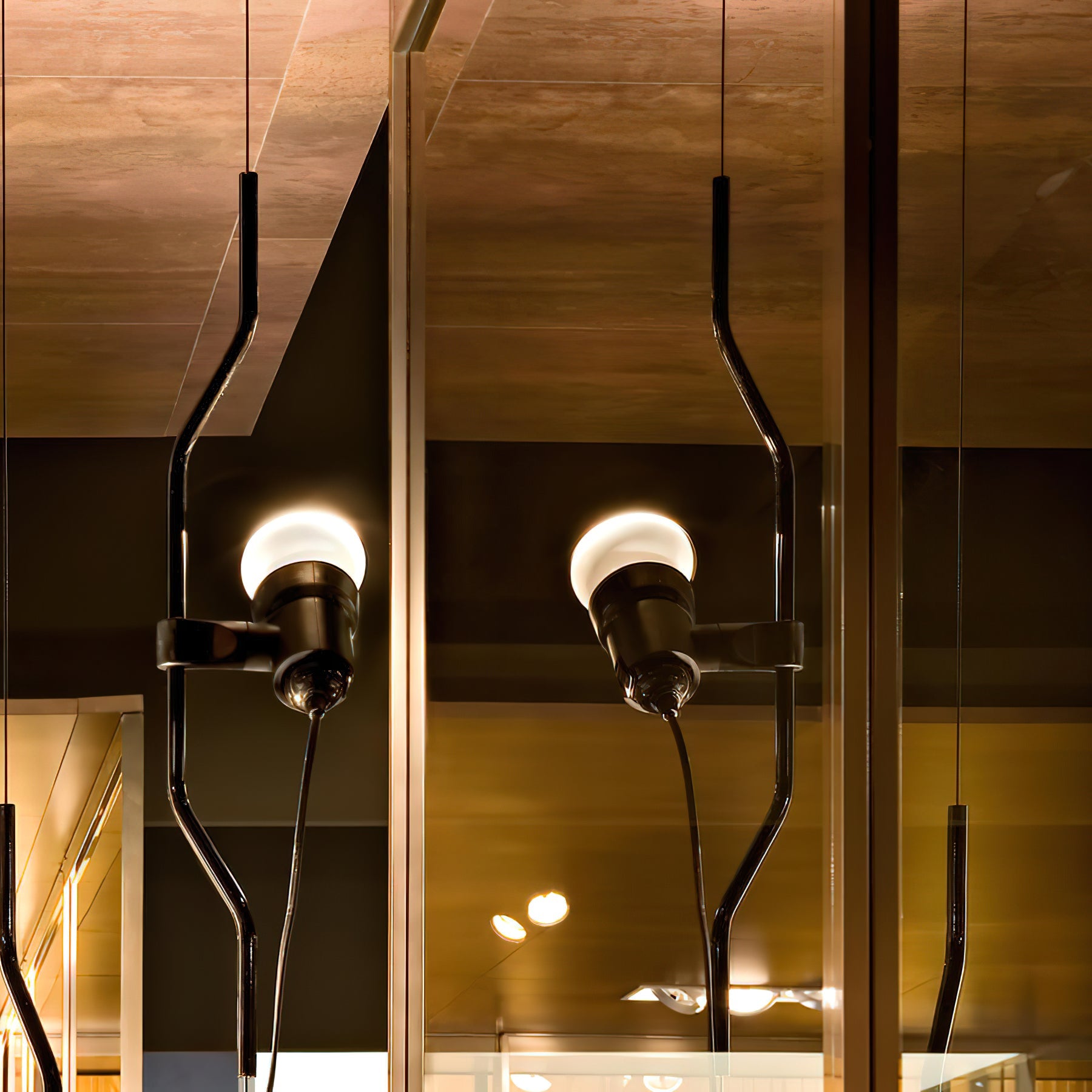 In Hoogte Verstelbare Hanglamp met Metalen Buiskap – Zwart/Wit/Rood | Sansoti