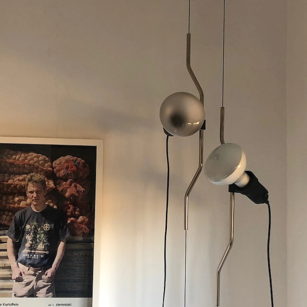 In Hoogte Verstelbare Hanglamp met Metalen Buiskap – Zwart/Wit/Rood | Sansoti