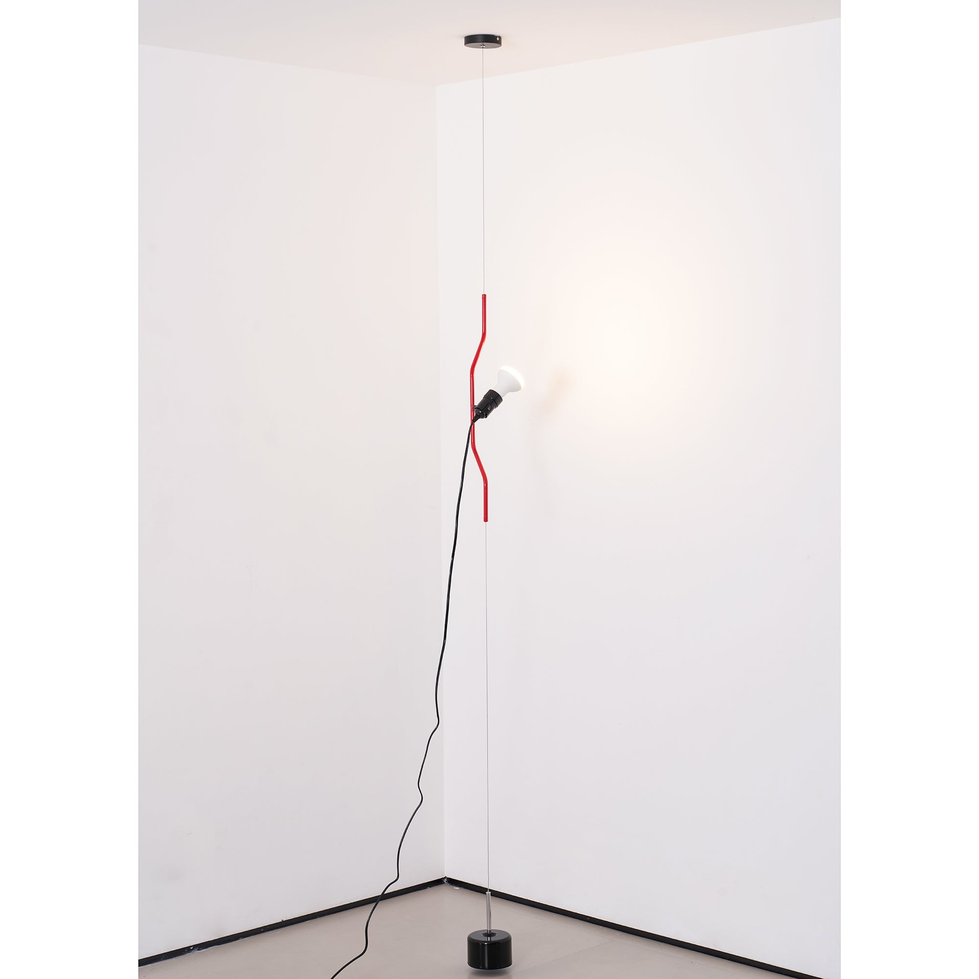 In Hoogte Verstelbare Hanglamp met Metalen Buiskap – Zwart/Wit/Rood | Sansoti