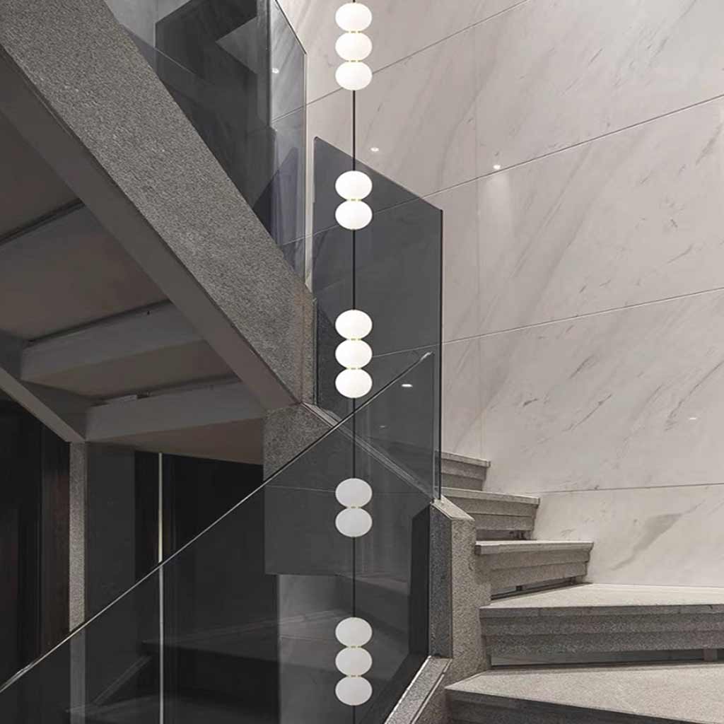 Vertikale Hängelampe mit mehreren Glaskugeln für hohe Decken und Treppenhäuser, Aluminium, LED-Beleuchtung, modernes Design | Sansoti