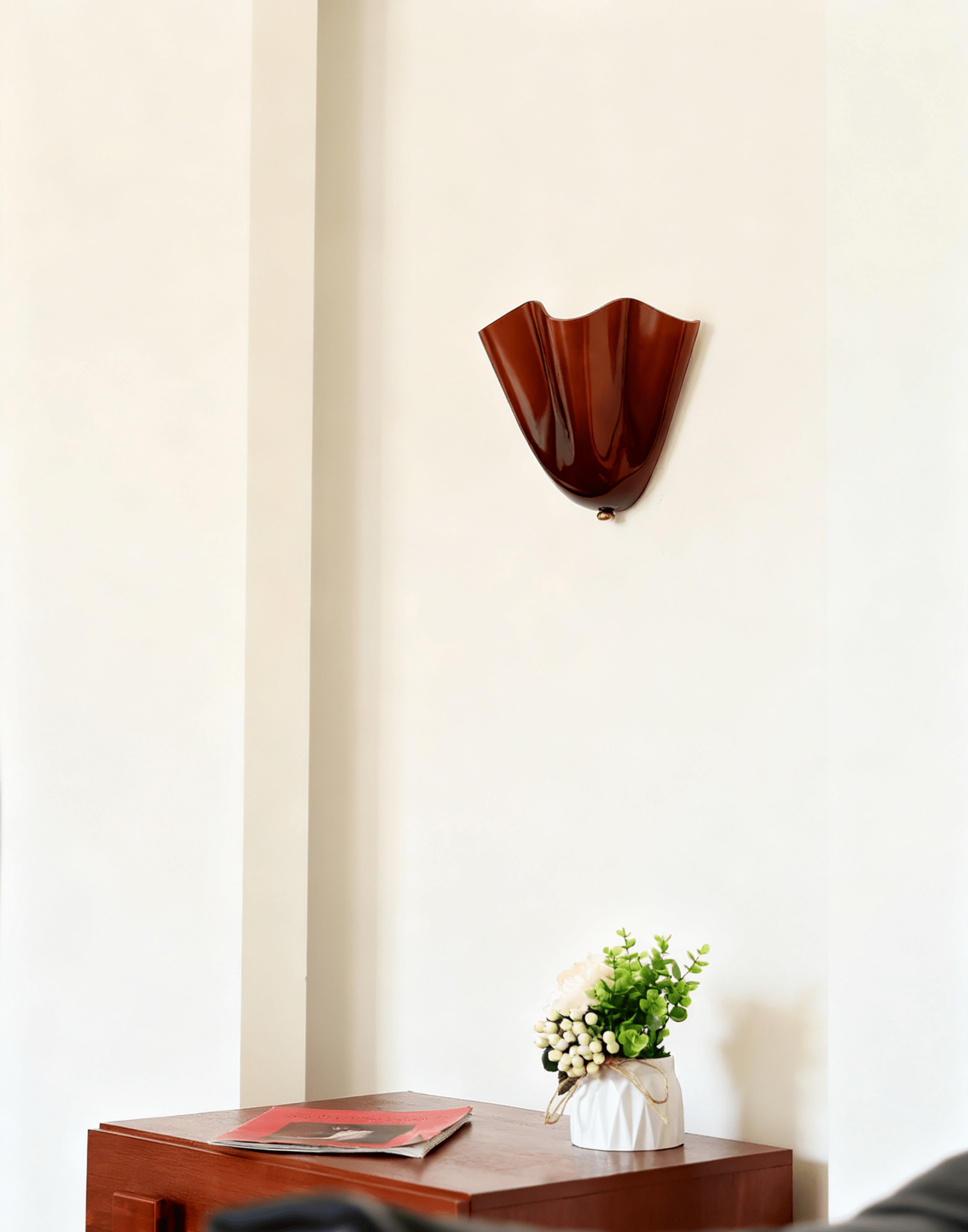 Petalia Wandlamp — Sculptural Petal-Geïnspireerde Glazen Wandverlichting met G9 Fitting en Hardwired Installatie (28 × 25 × 13 cm) | Sansoti