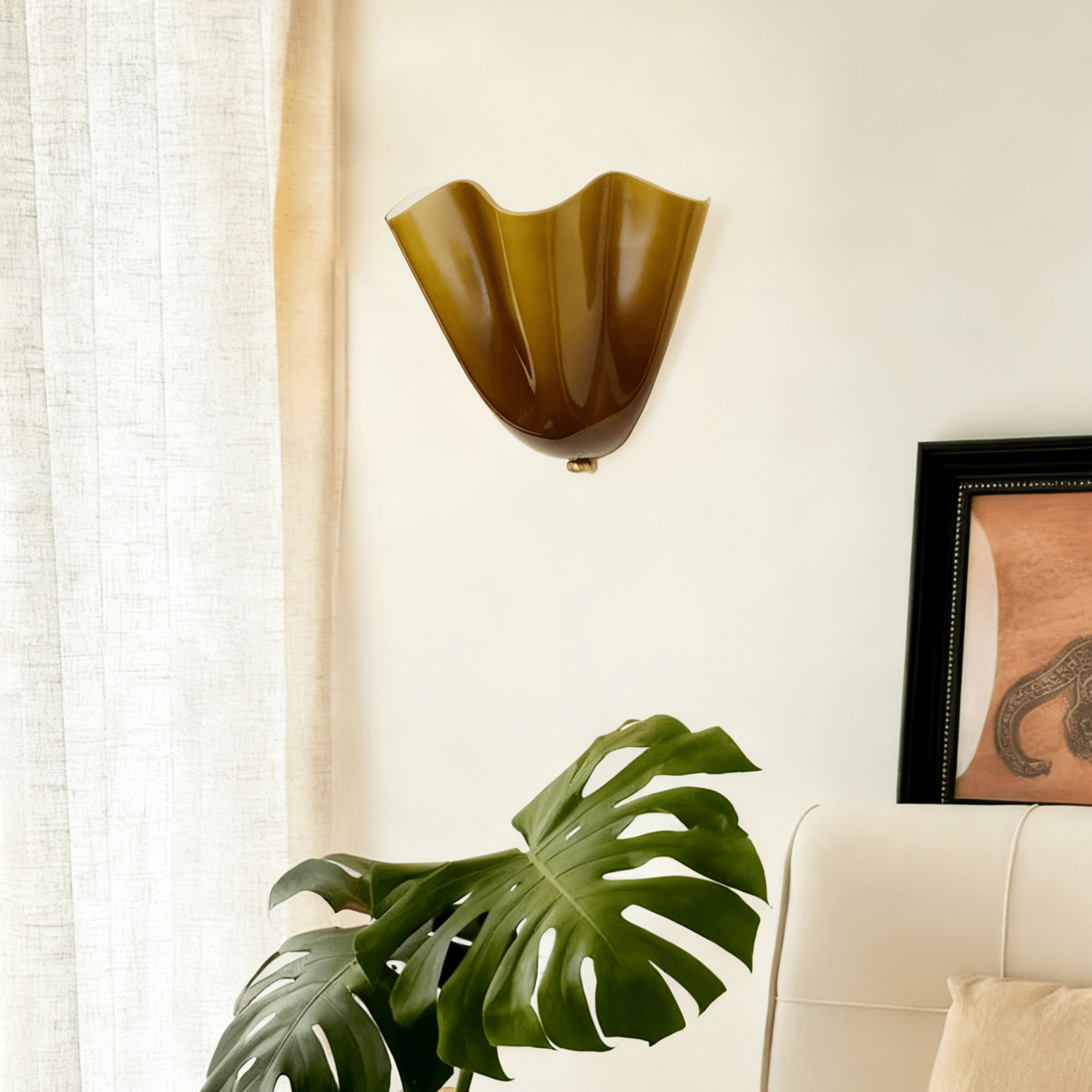 Petalia Wandlamp — Sculptural Petal-Geïnspireerde Glazen Wandverlichting met G9 Fitting en Hardwired Installatie (28 × 25 × 13 cm) | Sansoti
