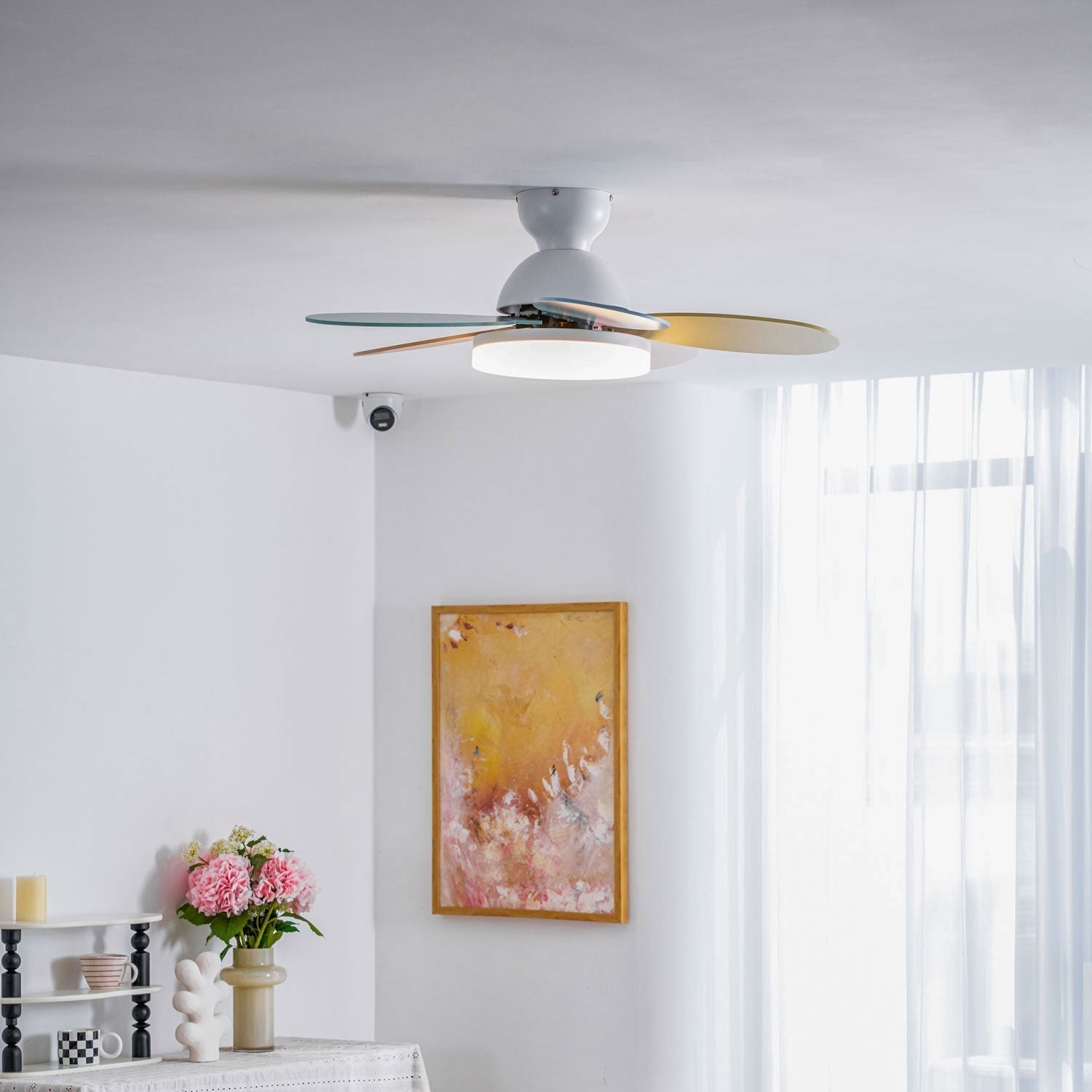 Liora Plafondventilator met Verlichting en Gekleurde Glazen Bladeren voor Kinderkamer – Moderne Ceiling Fan met LED en Afstandsbediening – Verstelbare Snelheid Plafondventilator met Licht in Meerdere Kleurvarianten | Sansoti
