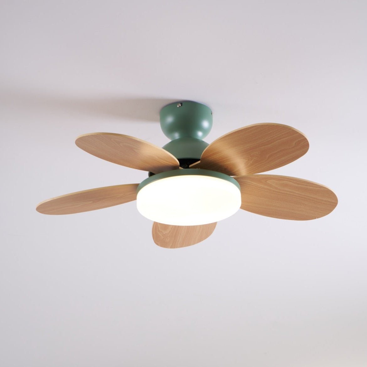 Liora Plafondventilator met Verlichting en Gekleurde Glazen Bladeren voor Kinderkamer – Moderne Ceiling Fan met LED en Afstandsbediening – Verstelbare Snelheid Plafondventilator met Licht in Meerdere Kleurvarianten | Sansoti