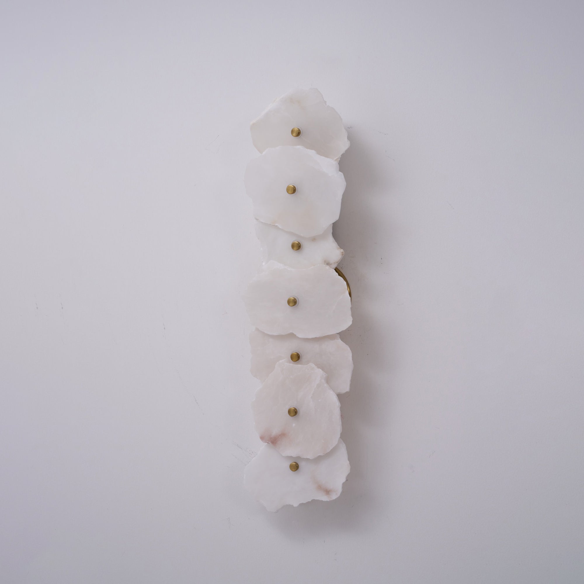 Alabasten Wandlamp — Echte Natuursteen met Gouden Armatuur — 1/3/5/7/9 Lichtpunten | Sansoti