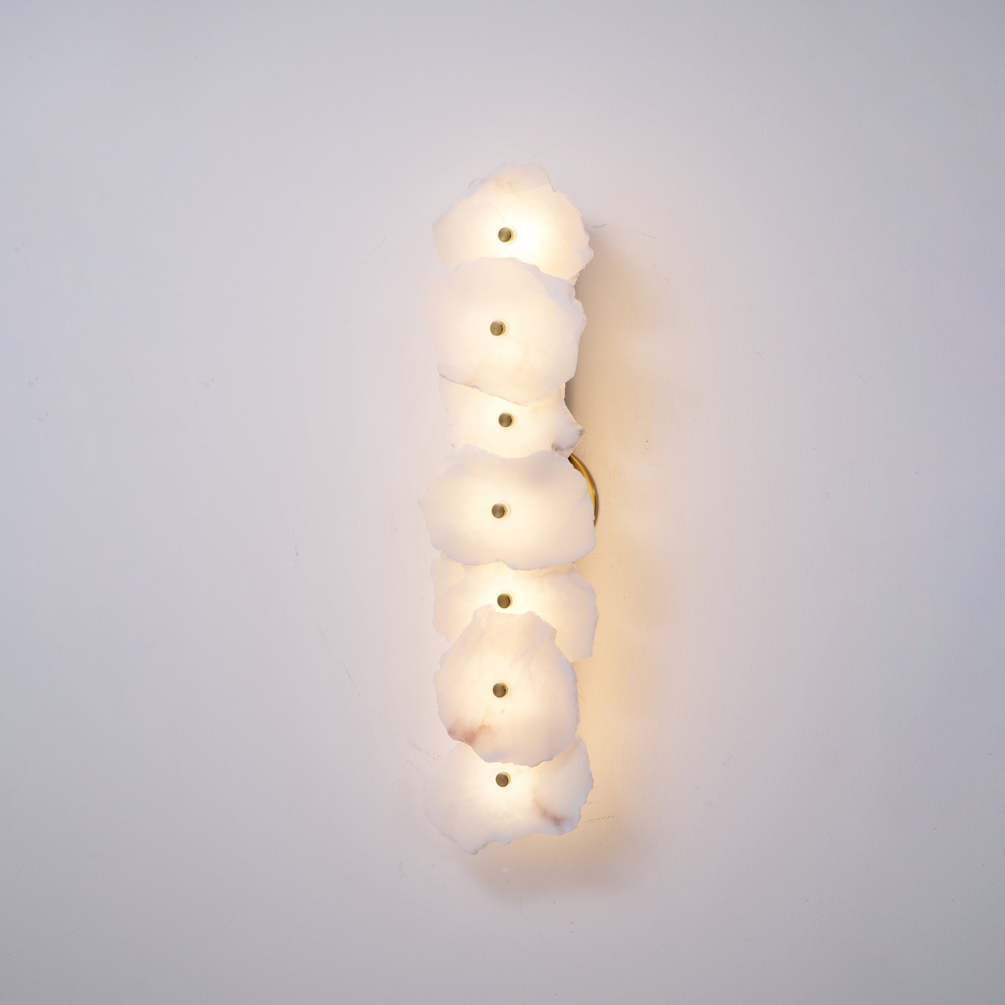 Alabasten Wandlamp — Echte Natuursteen met Gouden Armatuur — 1/3/5/7/9 Lichtpunten | Sansoti