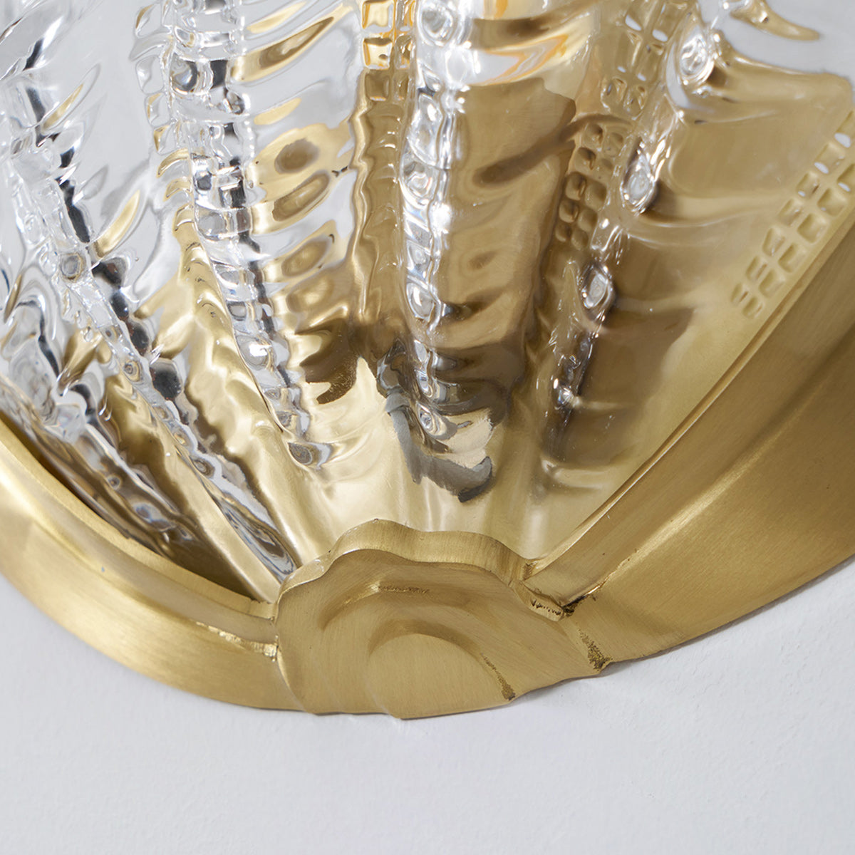 Glazen Wandlamp Schelp Design Messing & Glas Luxe Afwerking voor Gang en Slaapkamer | Sansoti