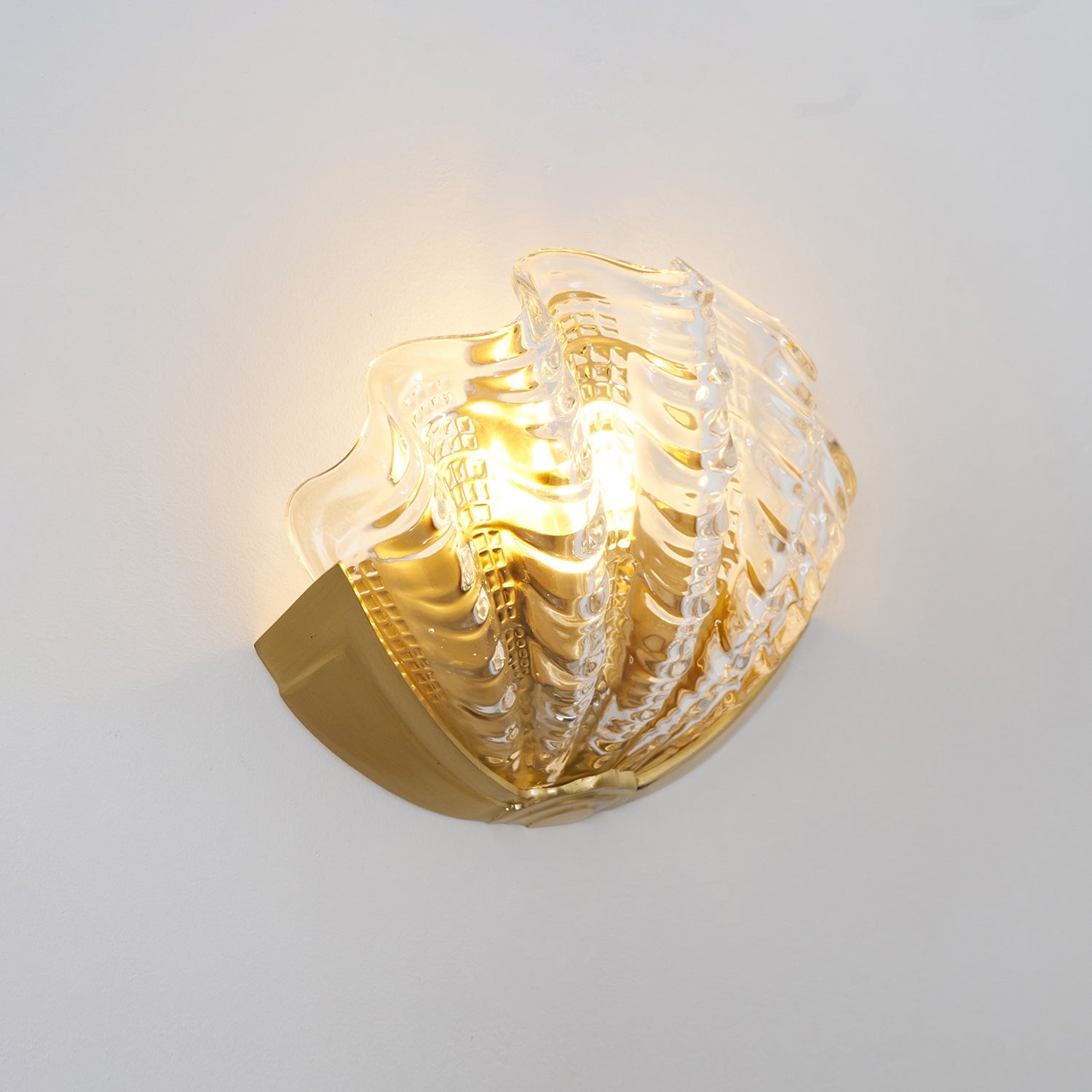 Glazen Wandlamp Schelp Design Messing & Glas Luxe Afwerking voor Gang en Slaapkamer | Sansoti