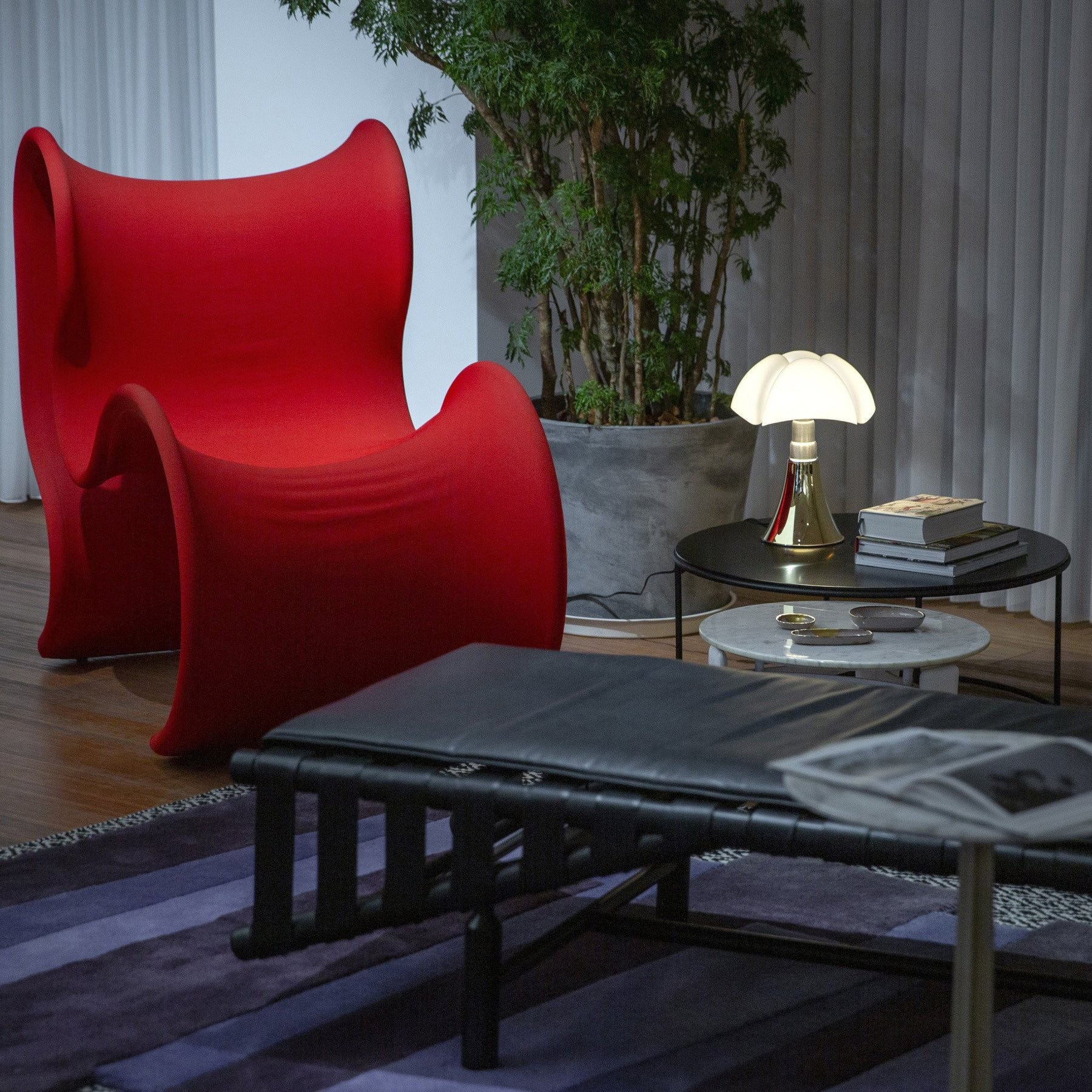 Moderne Design Tafellamp met In Hoogte Verstelbare Kap – Zwart Wit Geel Goud Chroom | Sansoti
