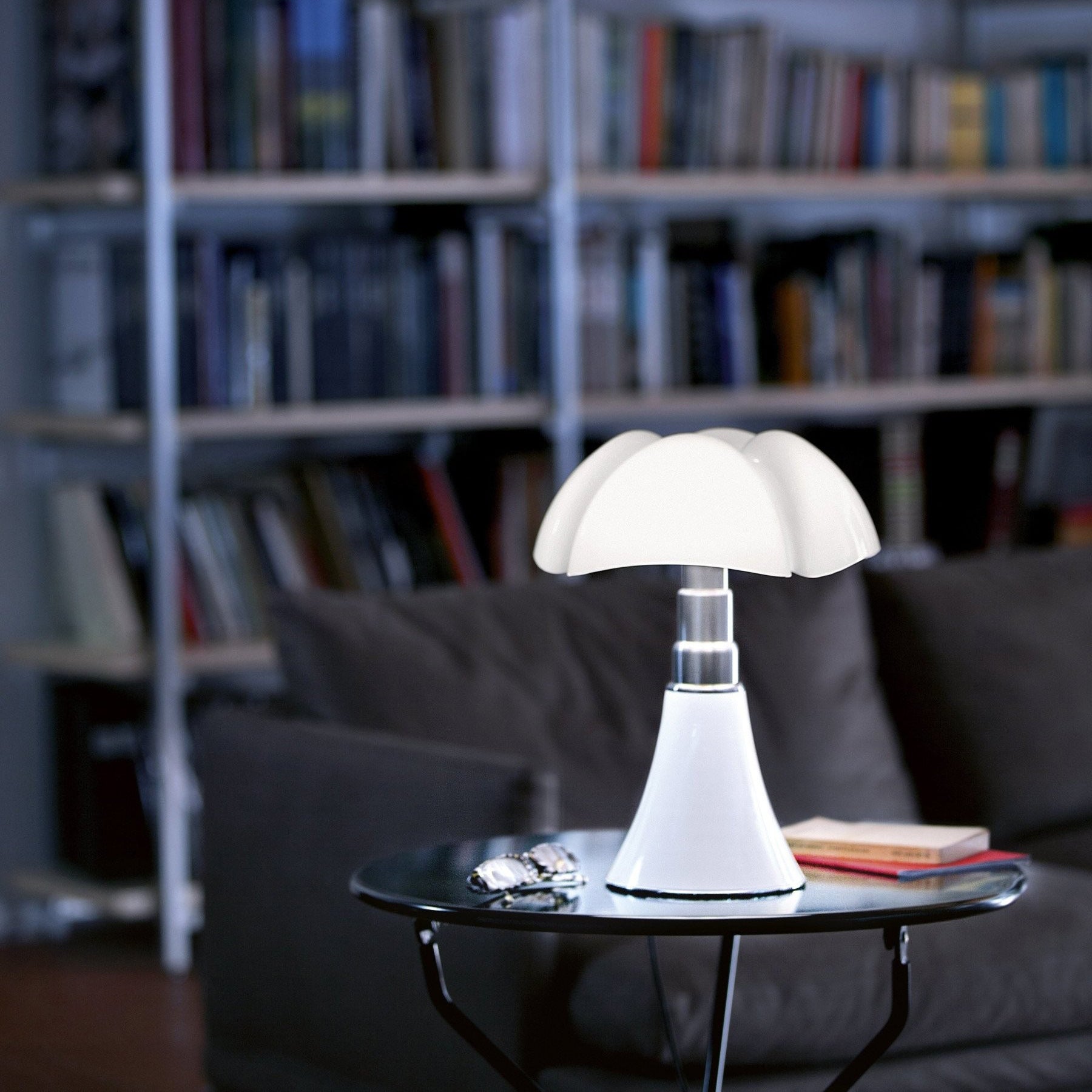 Moderne Design Tafellamp met In Hoogte Verstelbare Kap – Zwart Wit Geel Goud Chroom | Sansoti